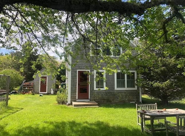 The Broad Meadow Bed & Breakfast, Bed & Breakfast in West Tisbury