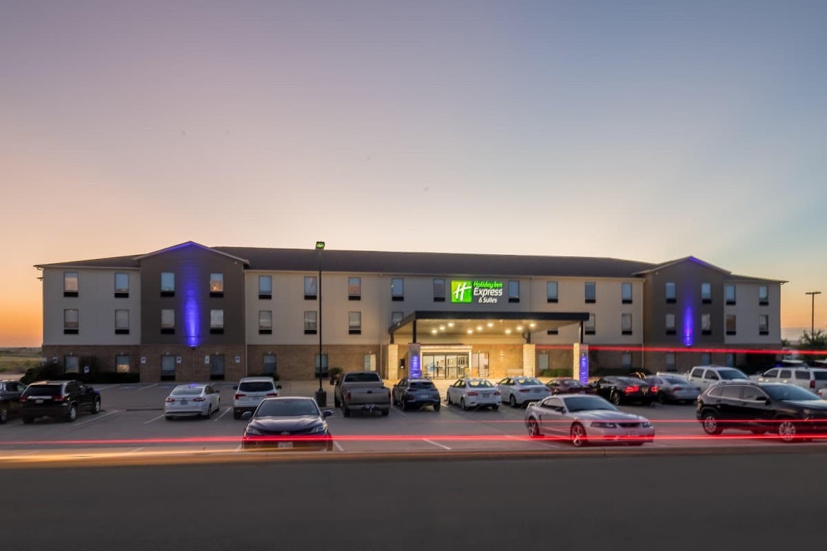 Holiday Inn Express & Suites N Waco Area - West by IHG, Hotel in West