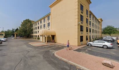 By LQ, Hotel in Whitefish Bay