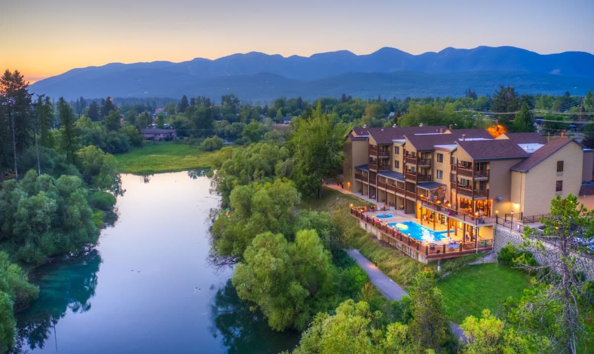 Whitefish Riverfront Hotel (The Pine Lodge renewed and reimagined), Hotel in Whitefish