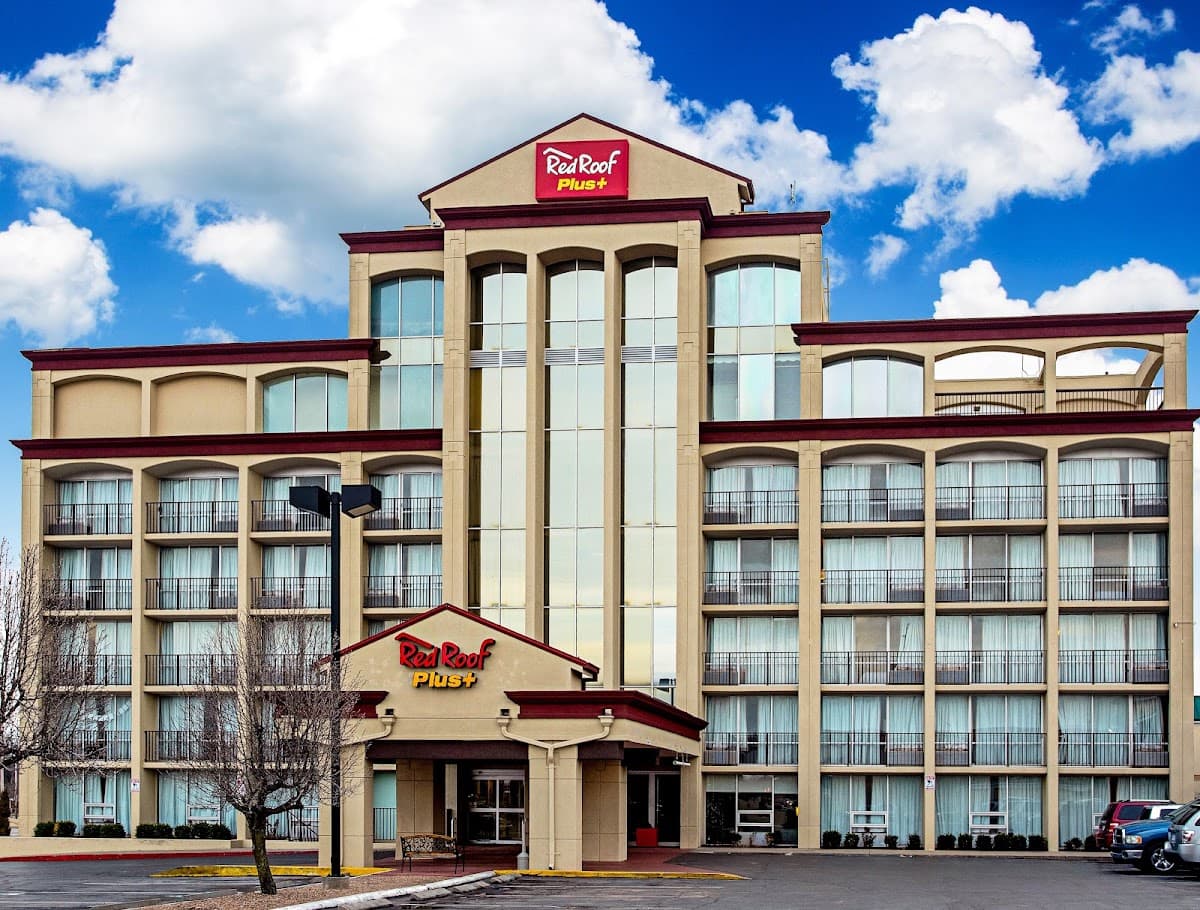 Red Roof PLUS+ Wichita East, Hotel in McConnell AFB