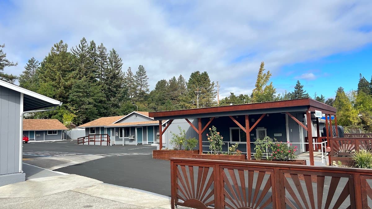 Pine Cone Motel, Hotel in Willits