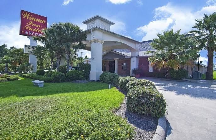 Winnie Inn Suites & RV Park, Hotel in Winnie