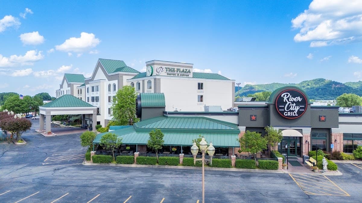 The Plaza Hotel & Suites- Winona, Hotel in Winona