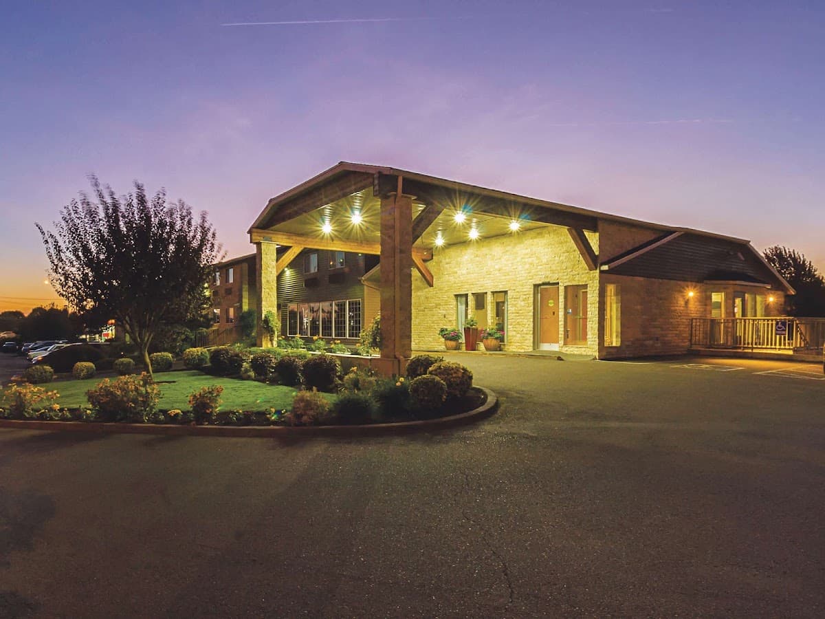 La Quinta Inn & Suites by Wyndham Woodburn, Hotel in Woodburn