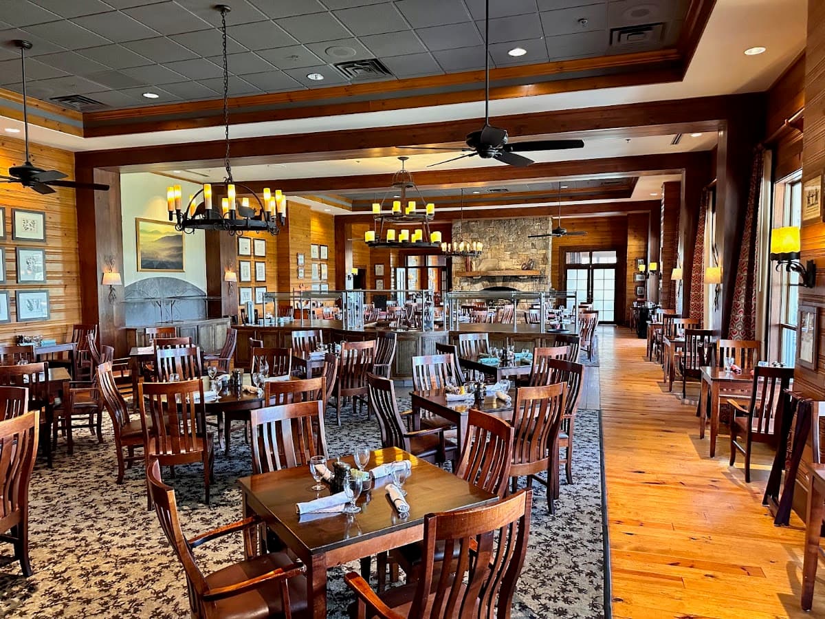 Brasstown Valley Resort Dining, Resort in Young Harris