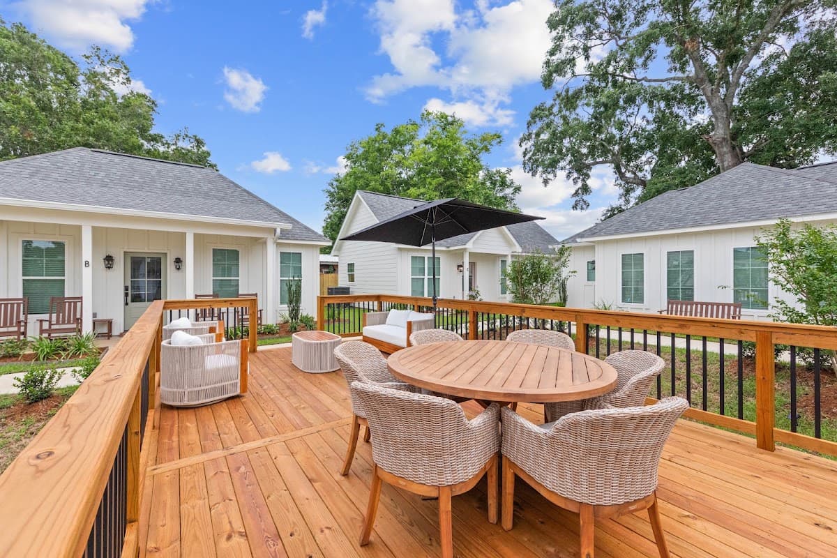 Parkside Cottages, Hotel in Youngsville