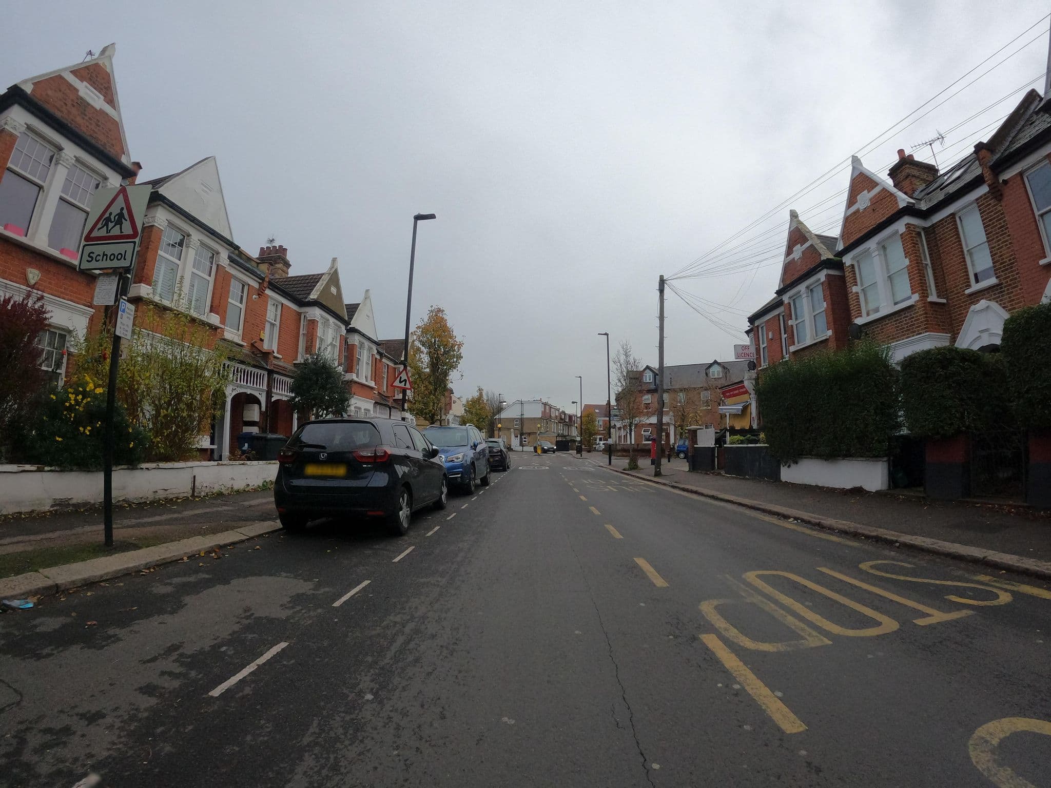 Street view near Home2Home-Rooms, Chiswick — © milhouse (CC BY-SA · Mapillary)
