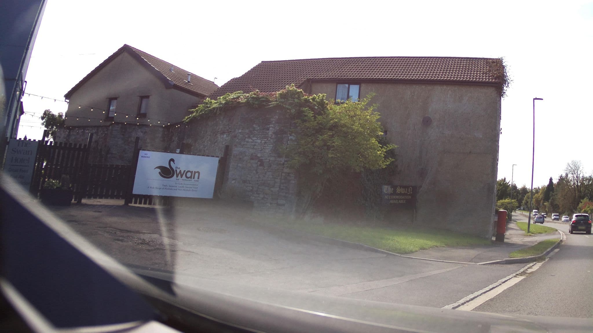 Street view near Swan Hotel, Almondsbury — © southglos (CC BY-SA · Mapillary)