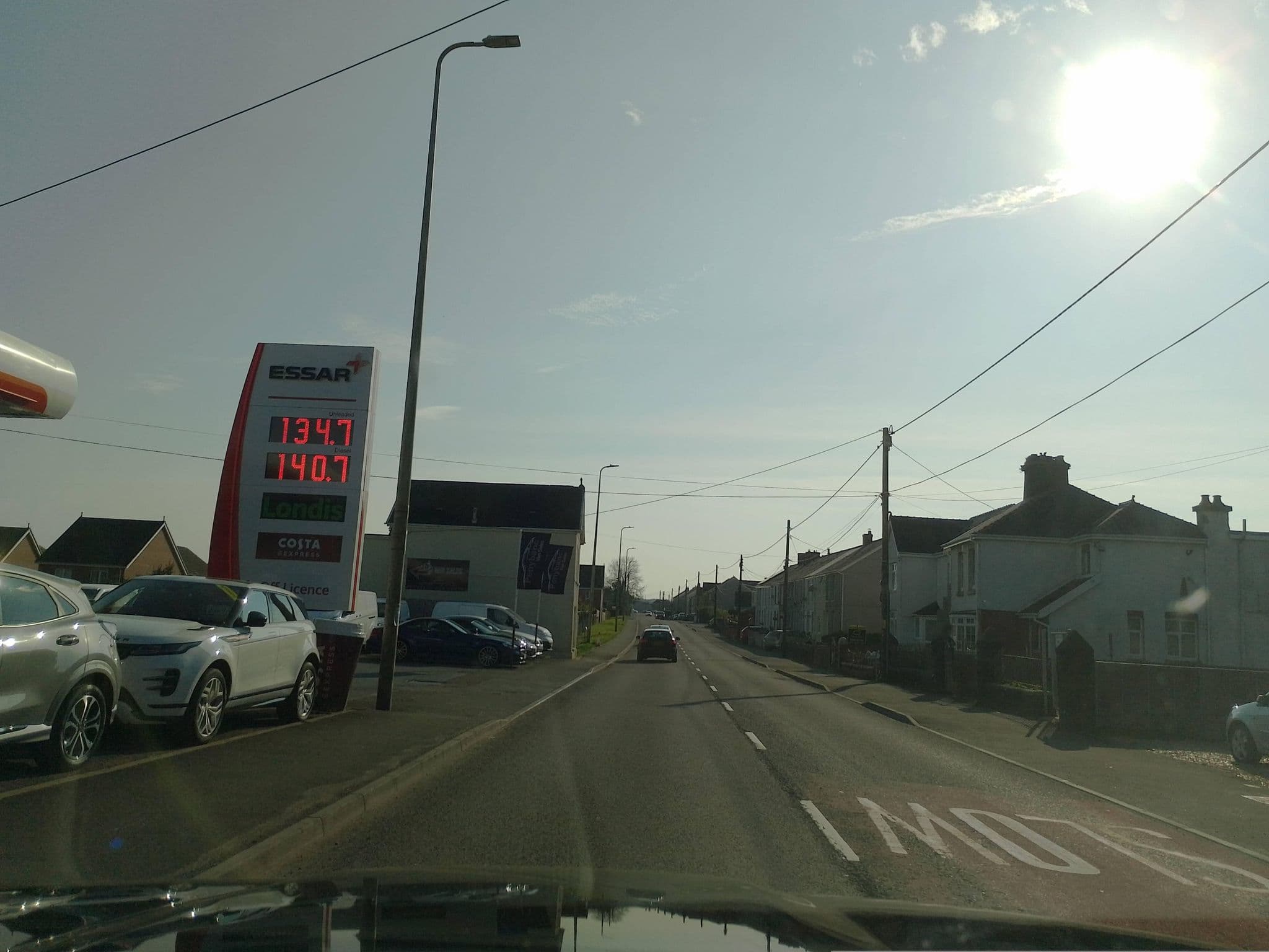 Street view near Golden Lion Hotel, Tycroes — © laye (CC BY-SA · Mapillary)