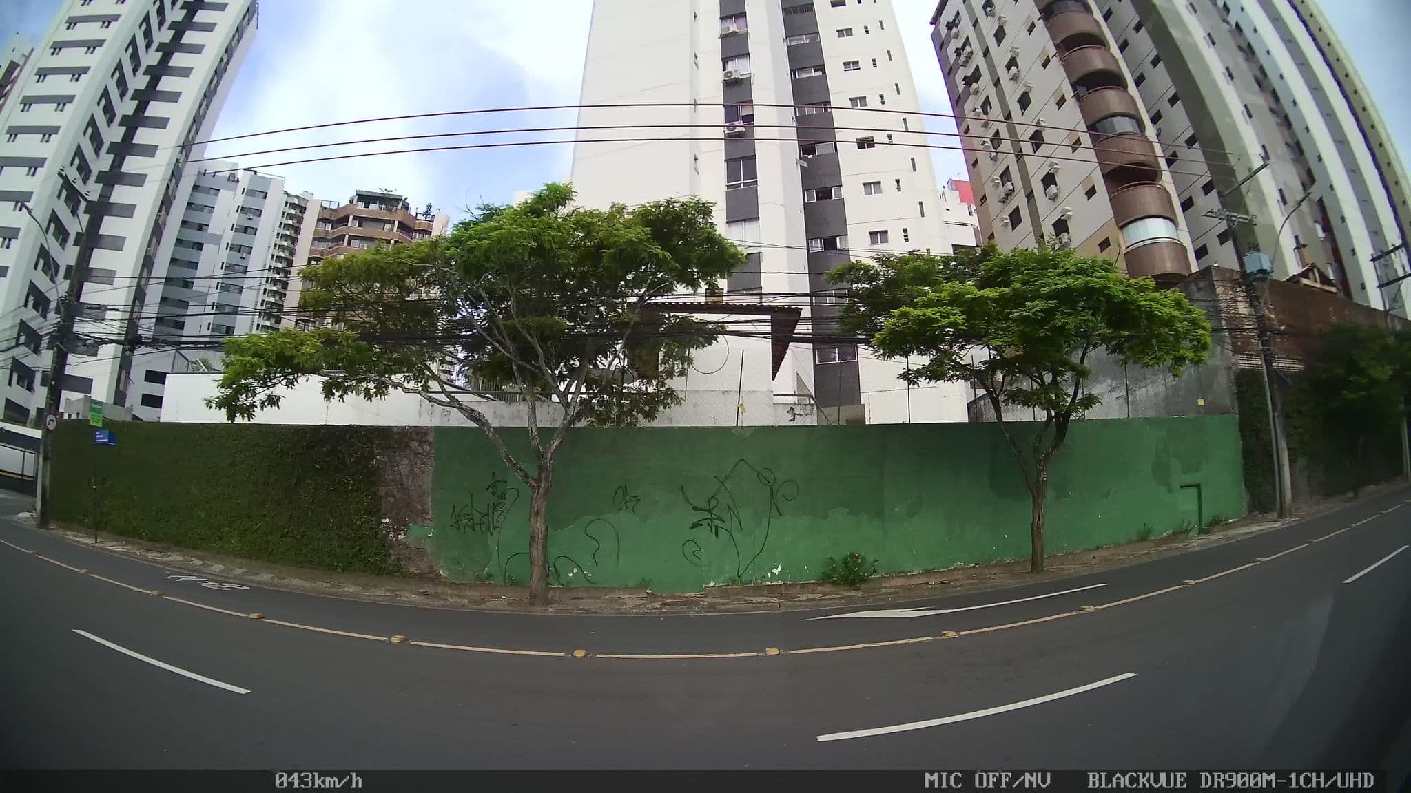Street view near Edifício Mansão Riviera, Salvador