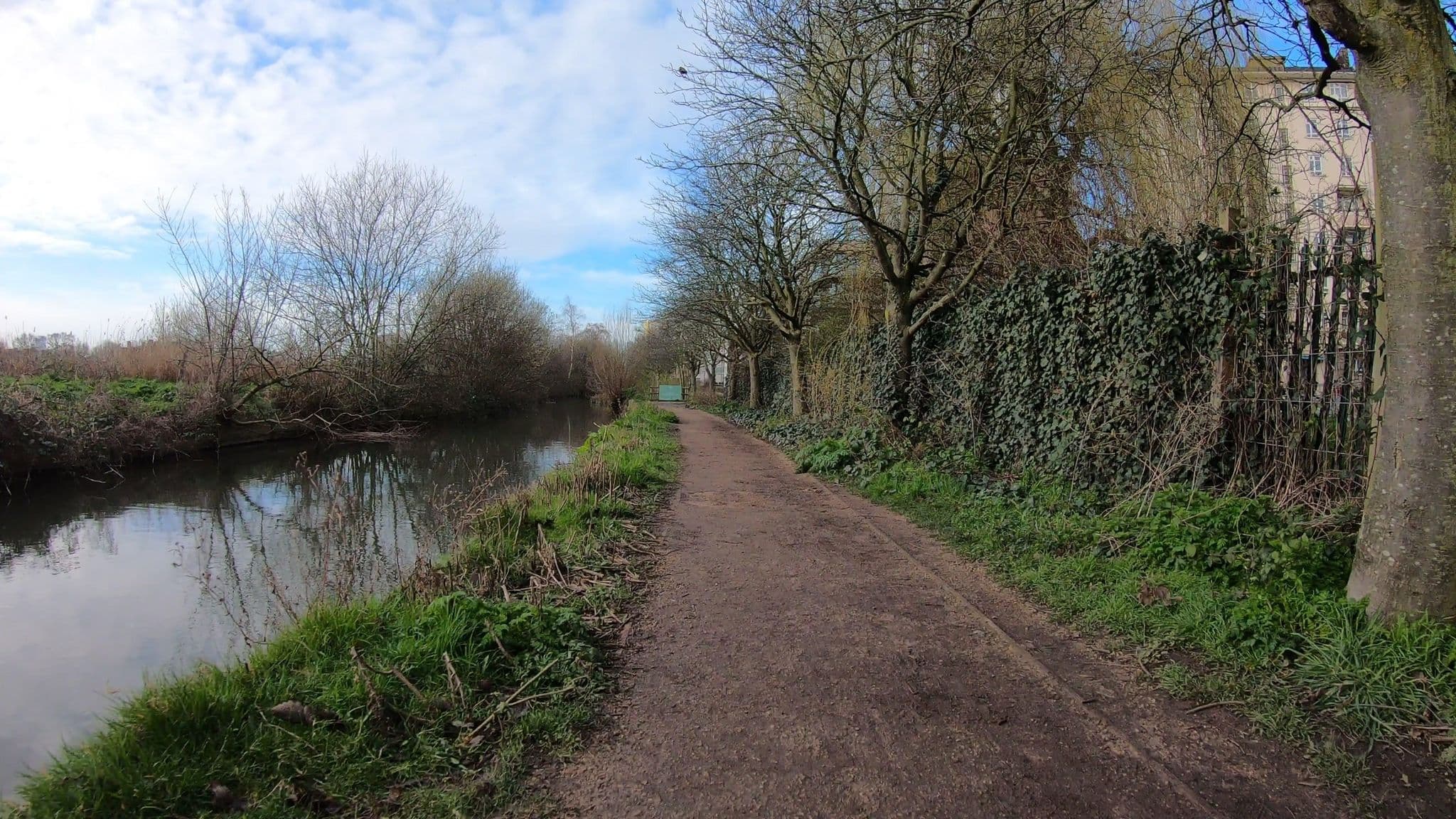 Street view near Amhurst Hotel, Seven Sisters — © asturksever (CC BY-SA · Mapillary)