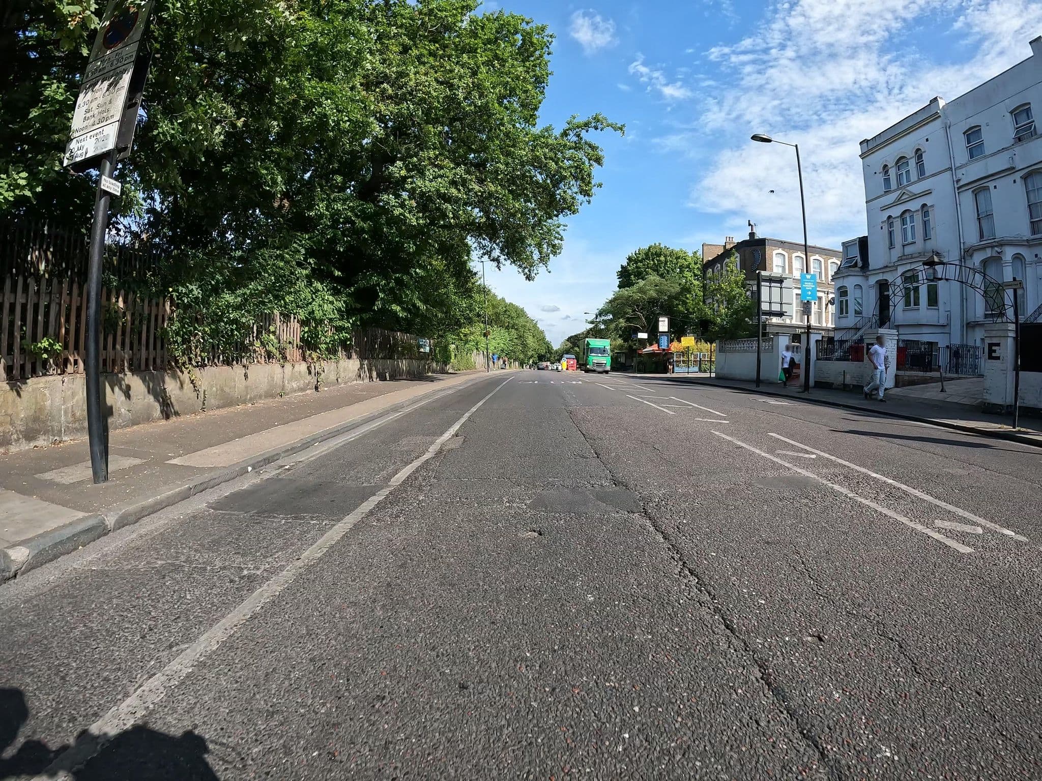 Street view near Erec Hotel, Stroud Green — © erias (CC BY-SA · Mapillary)
