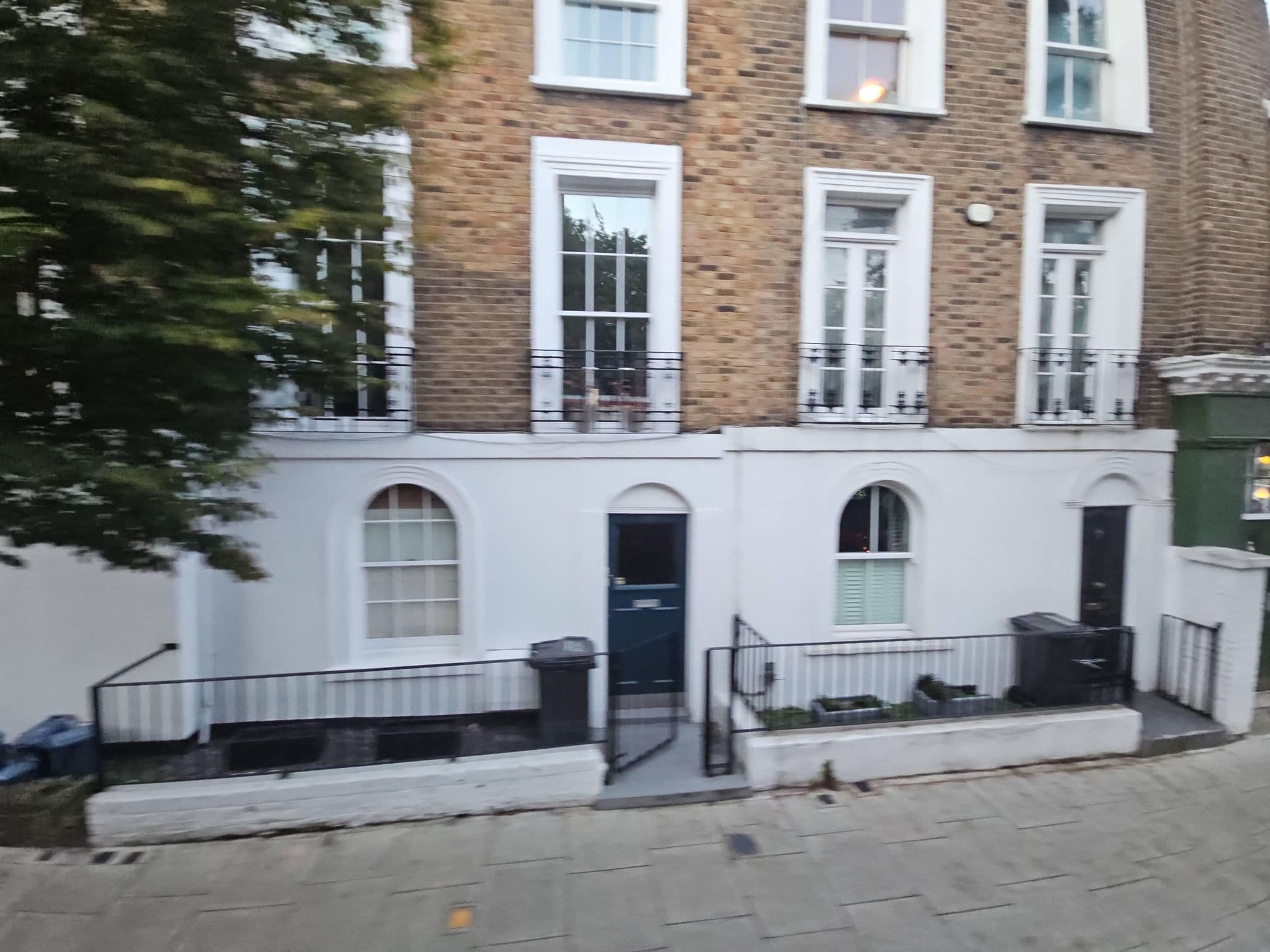 Street view near The Luxury Inn, Canonbury — © pbb (CC BY-SA · Mapillary)