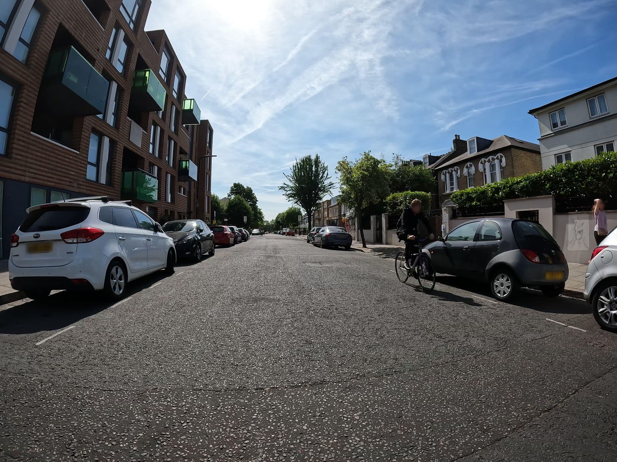 Street view near Queens Drive, Stroud Green — © erias (CC BY-SA · Mapillary)
