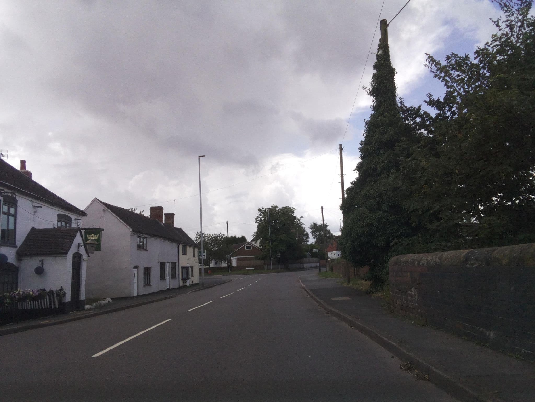 Street view near The Crown Inn, Armitage — © southglos (CC BY-SA · Mapillary)