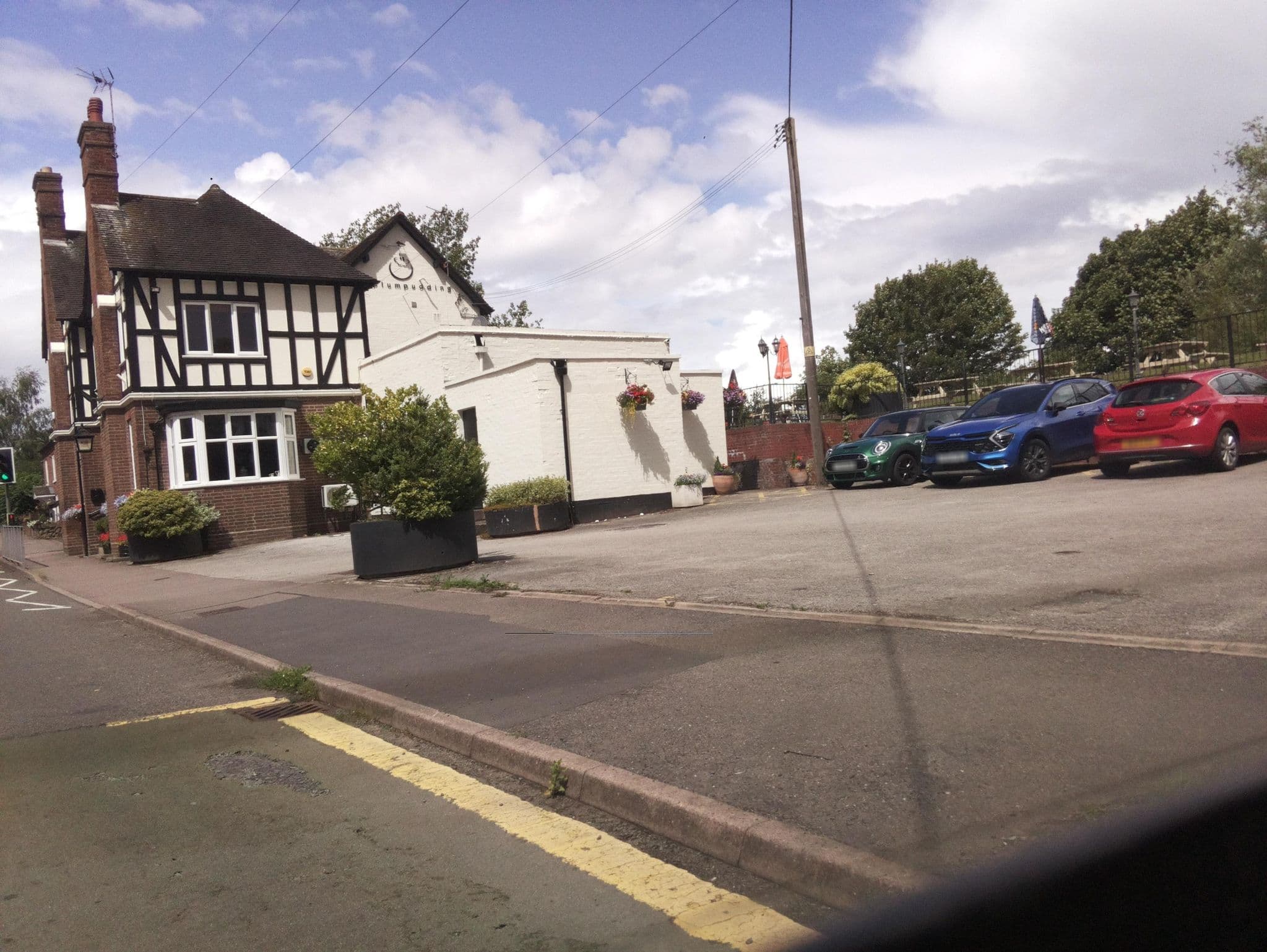 Street view near The Plum Pudding Inn, Armitage — © southglos (CC BY-SA · Mapillary)