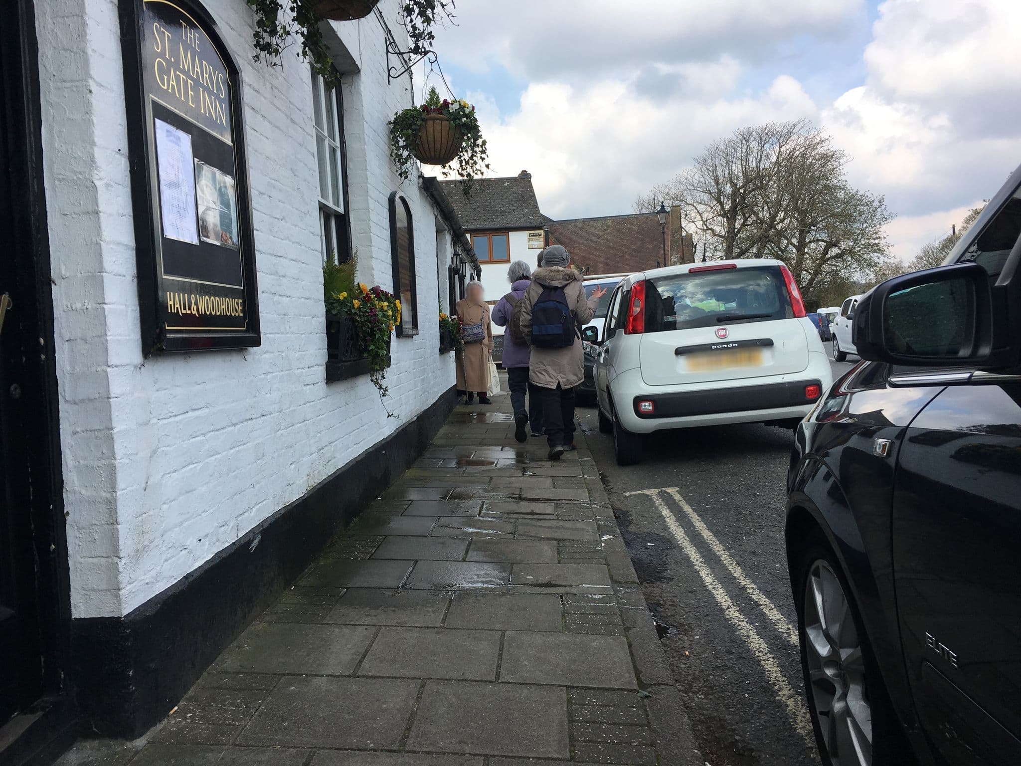 Street view near The St Mary’s Gate Inn, Arundel — © gness (CC BY-SA · Mapillary)
