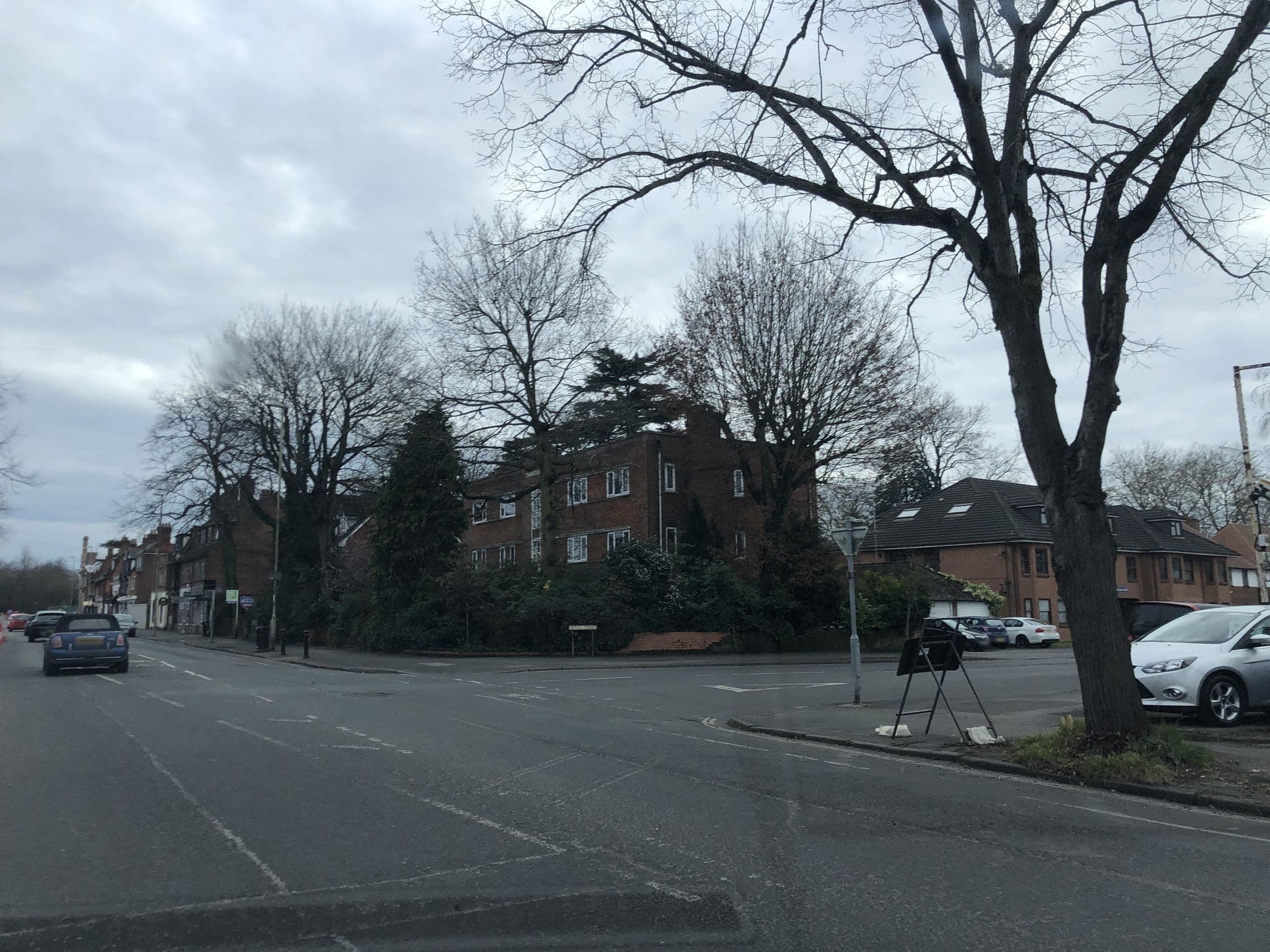Street view near Silverdale Guest House, Mytchett — © laye (CC BY-SA · Mapillary)