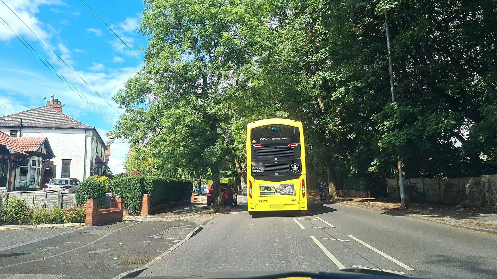 Street view near Broadoak Hotel, Ashton-under-Lyne — © mappo2 (CC BY-SA · Mapillary)
