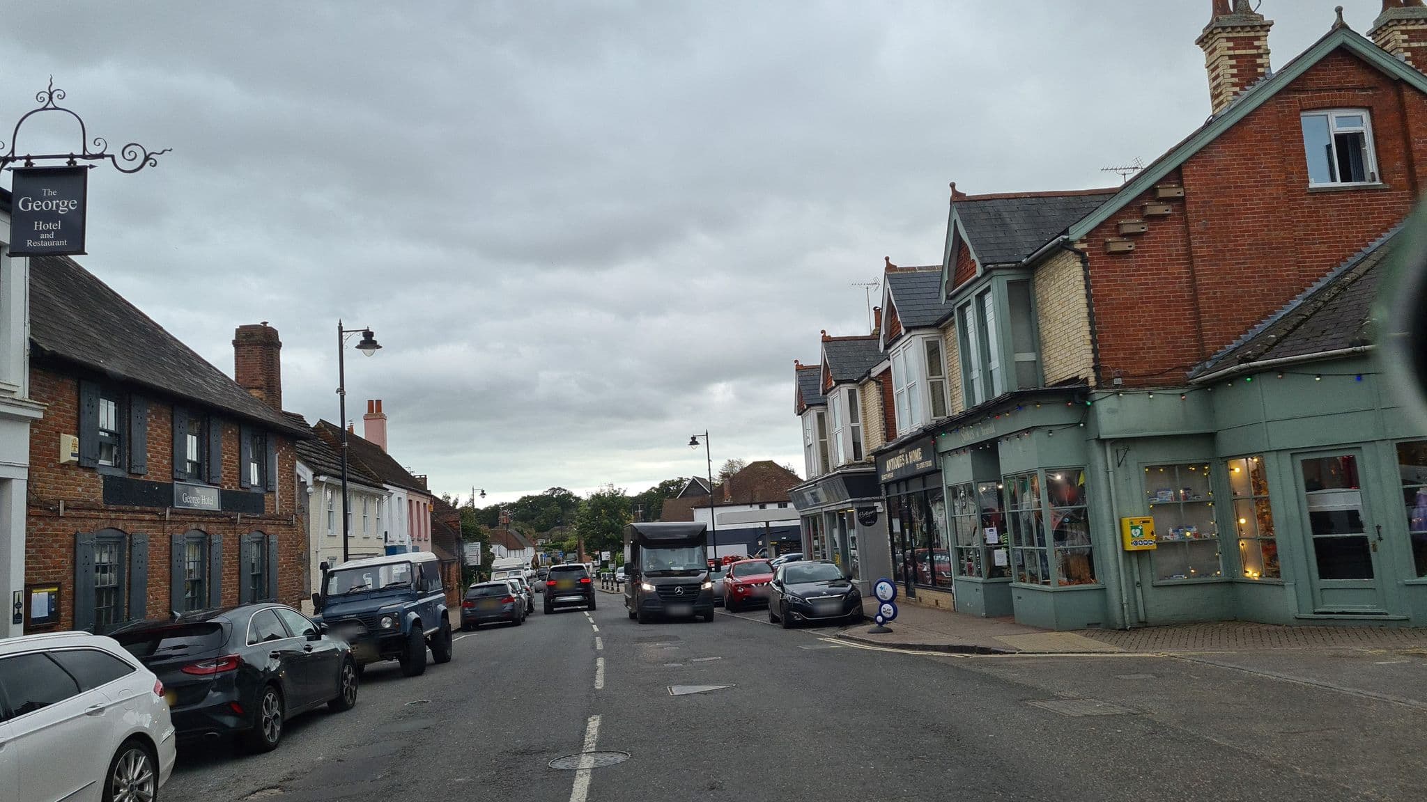 Street view near The George Hotel, Henfield — © andreste96 (CC BY-SA · Mapillary)
