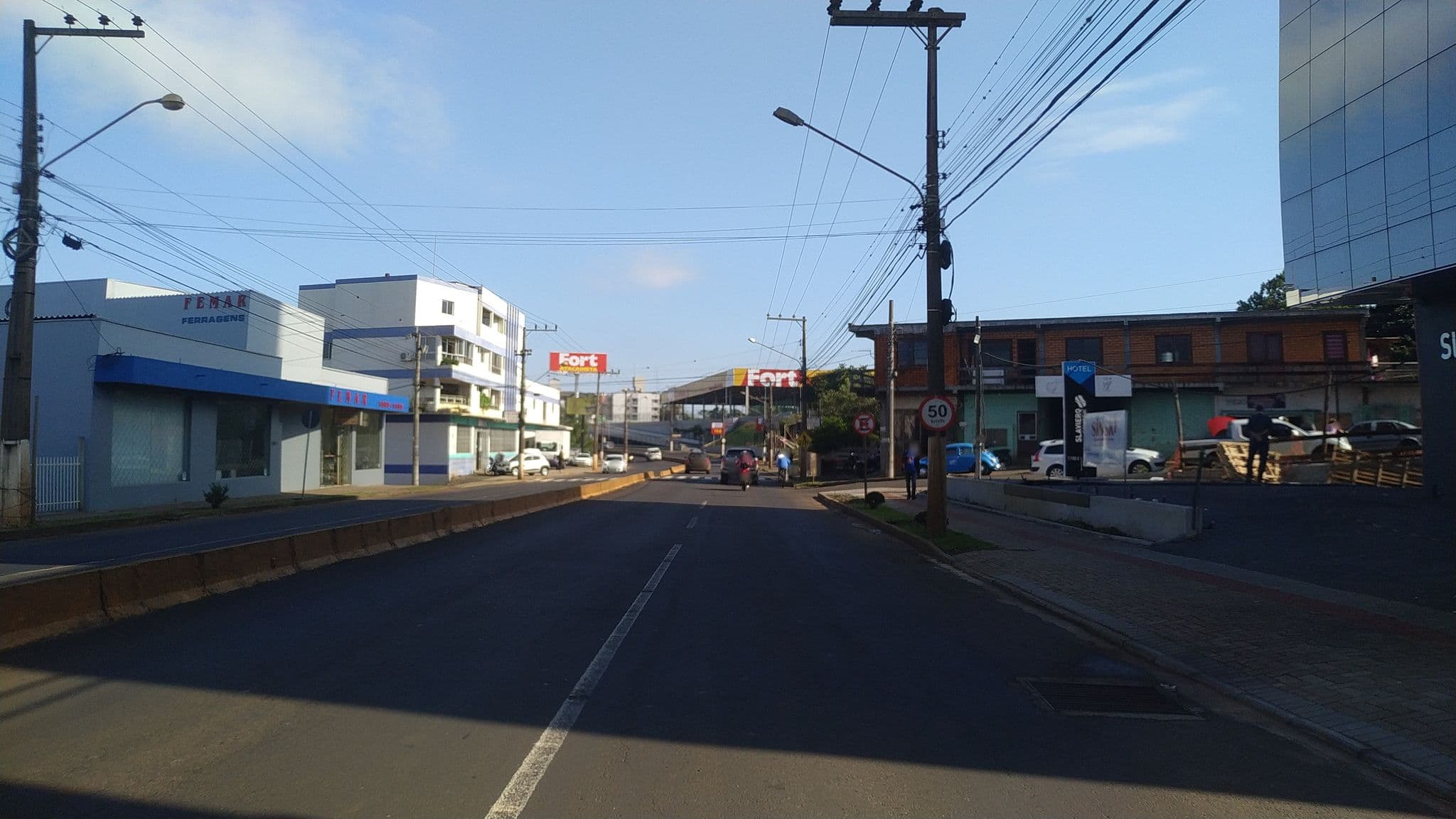 Street view near Slaviero Essential Hotel, Chapecó — © dclarks (CC BY-SA · Mapillary)