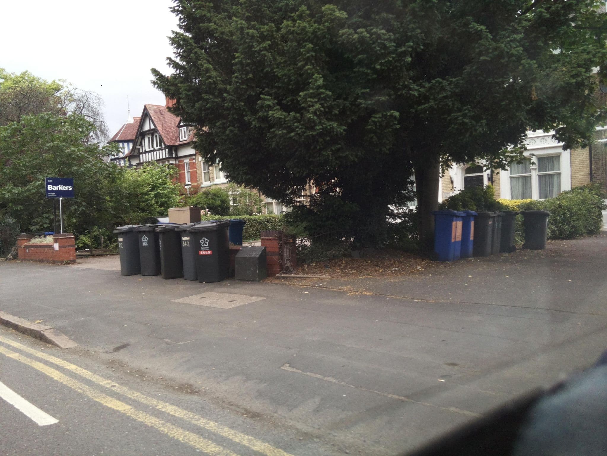 Street view near Alexandra Hotel, Oadby — © southglos (CC BY-SA · Mapillary)