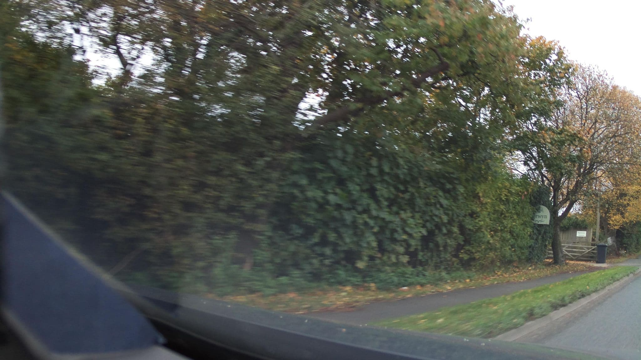 Street view near Broadway Holiday Lodges, Badsey — © southglos (CC BY-SA · Mapillary)