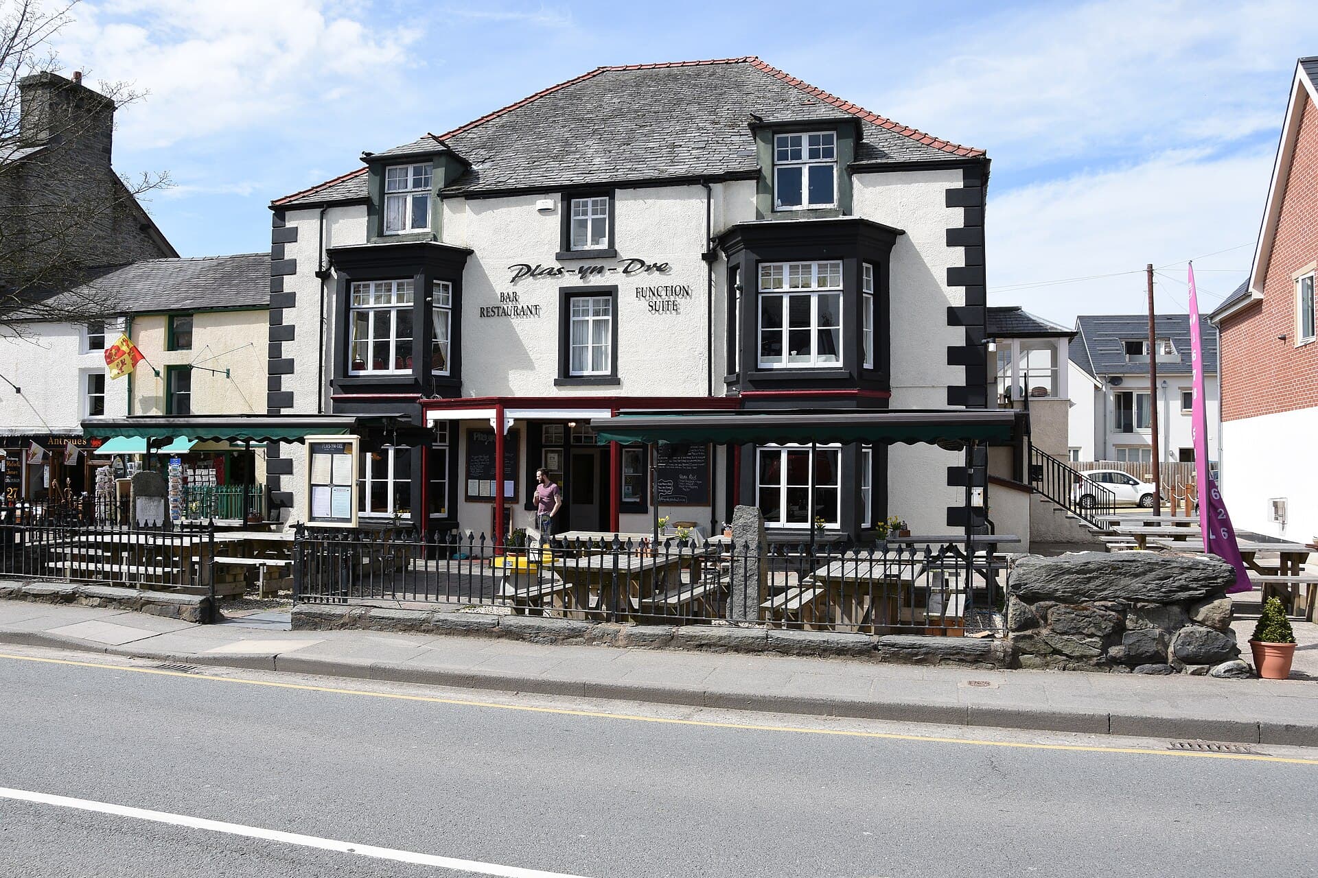 Plas Yn Dre (via Wikimedia Commons, CC BY-SA 3.0)