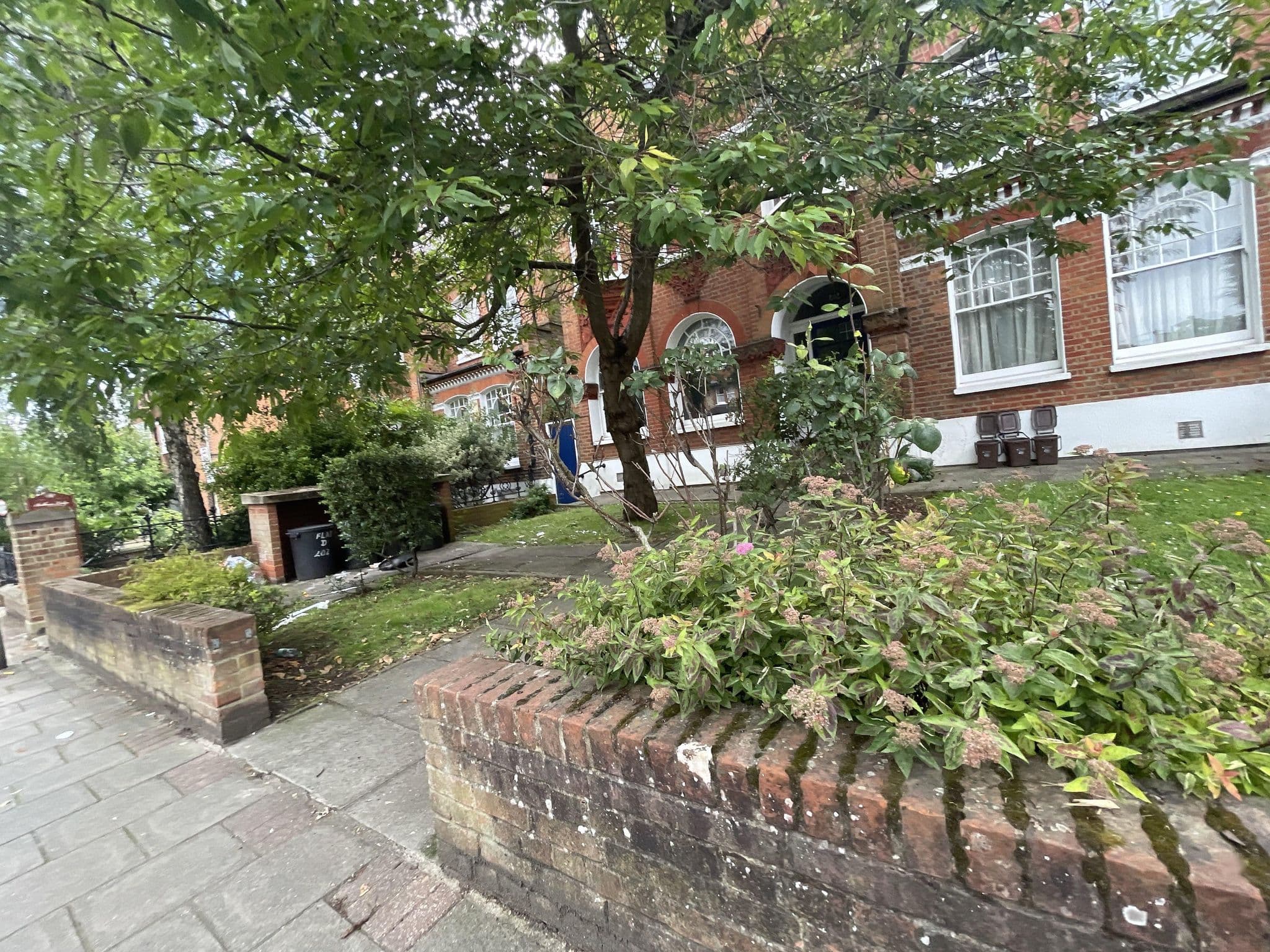 Street view near Balham Lodge, Streatham — © gness (CC BY-SA · Mapillary)