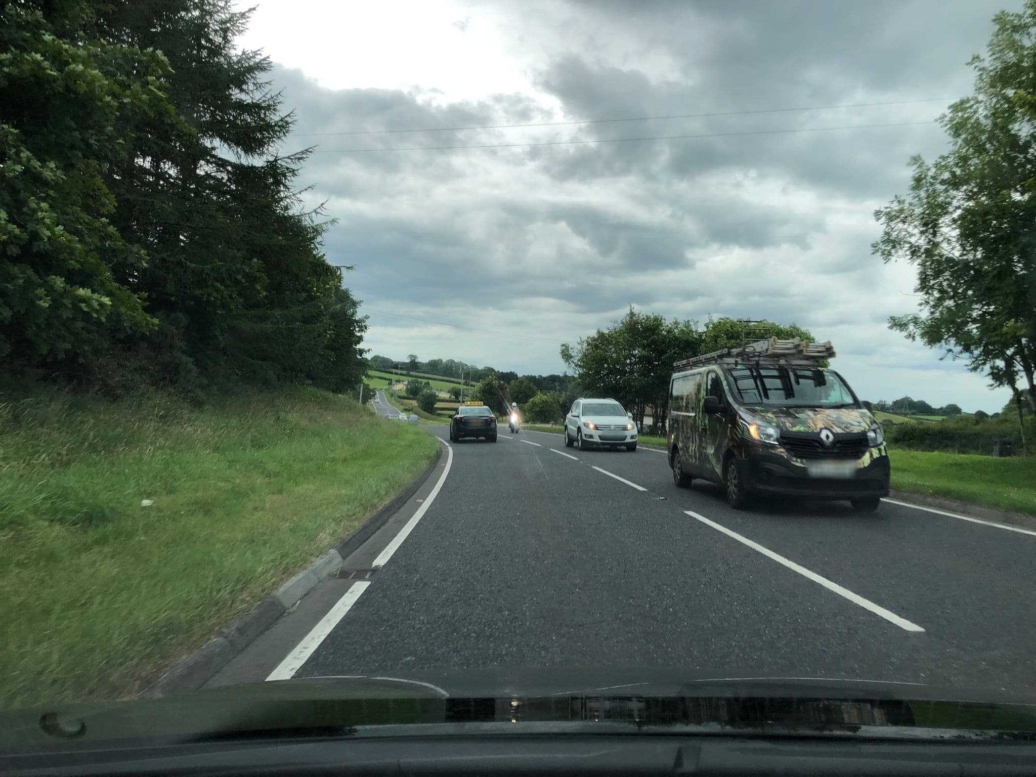 Street view near Bushymead Guest House, Ballynahinch — © laye (CC BY-SA · Mapillary)