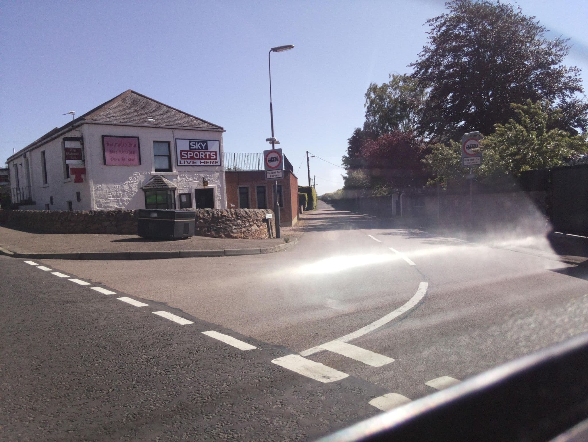 Street view near Balmullo Inn, Balmullo — © southglos (CC BY-SA · Mapillary)