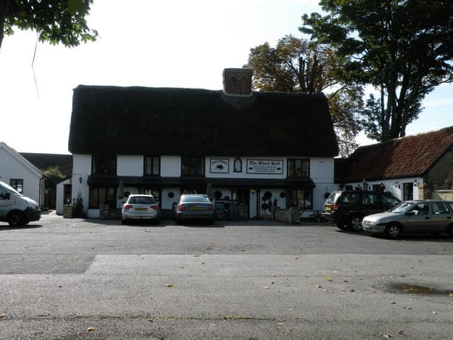 The Black Bull Inn (via Wikimedia Commons, CC BY-SA 2.0)