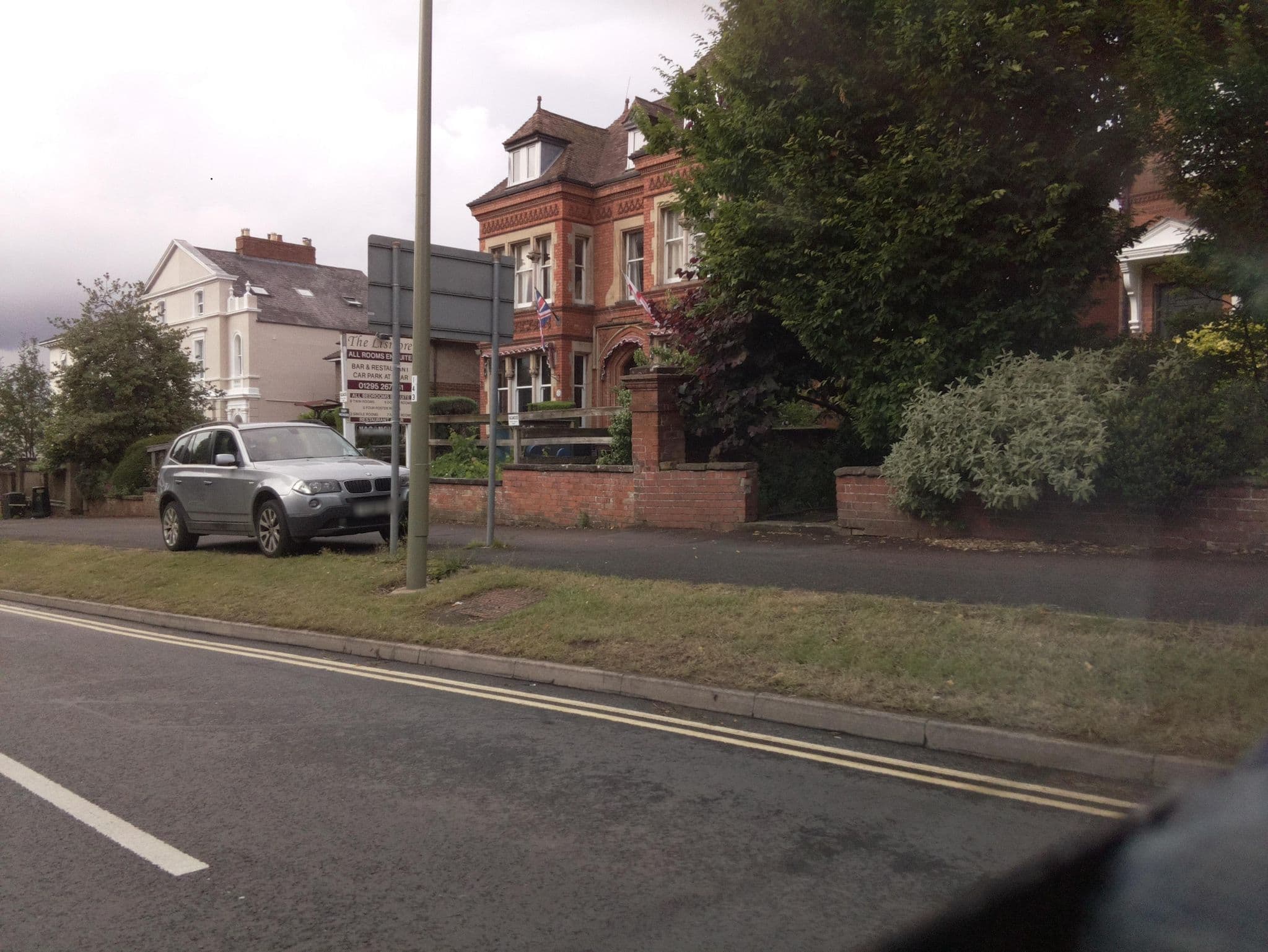 Street view near OYO Lismore Hotel, Banbury — © southglos (CC BY-SA · Mapillary)
