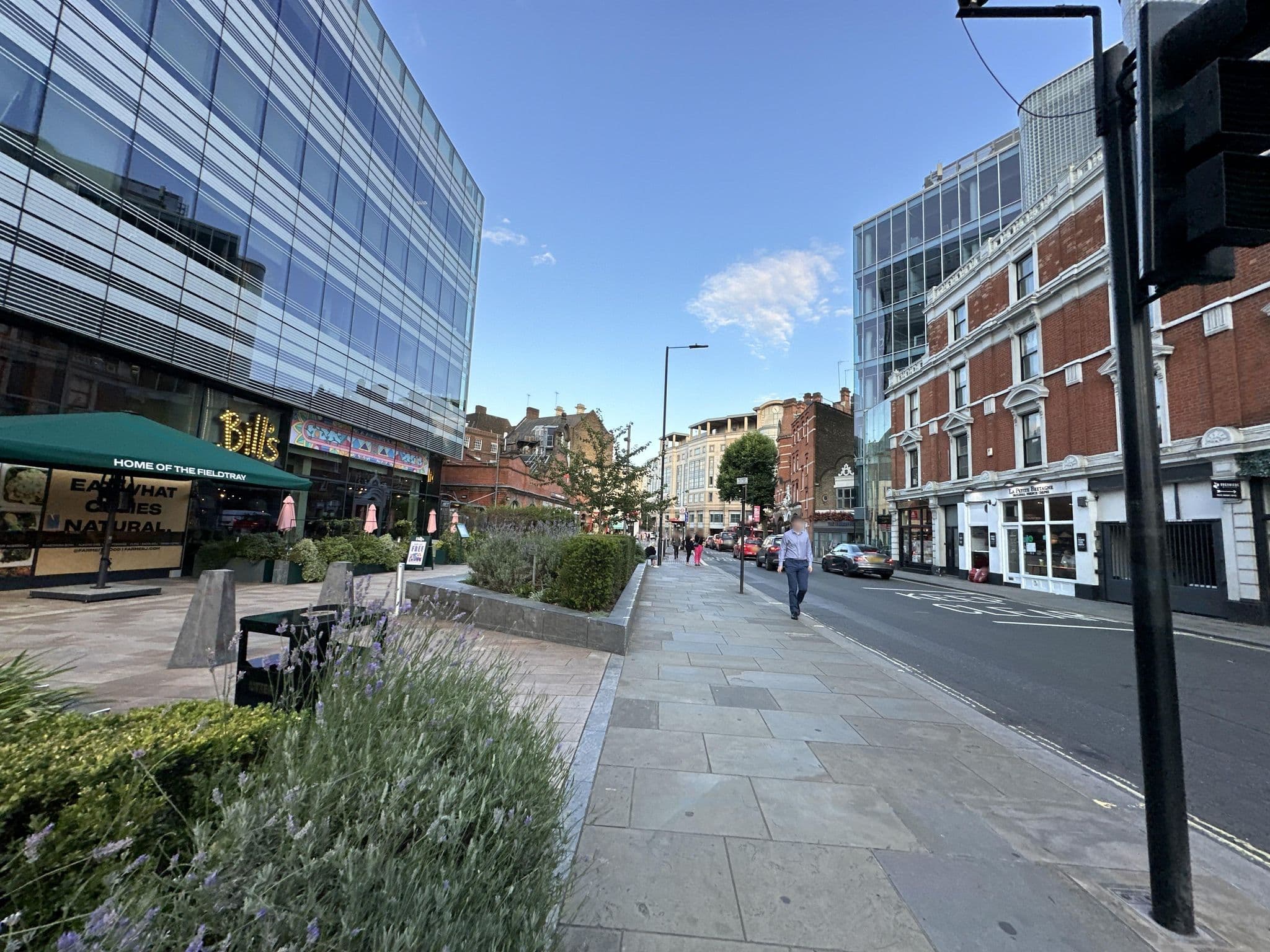 Street view near AccorHotels UK & Ireland, Shepherds Bush — © wasd42 (CC BY-SA · Mapillary)