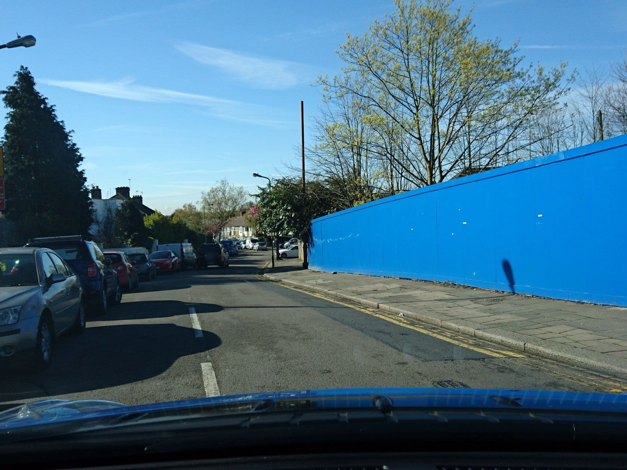 Street view near Old Red Lion Hotel, Barnet — © zymurgic (CC BY-SA · Mapillary)