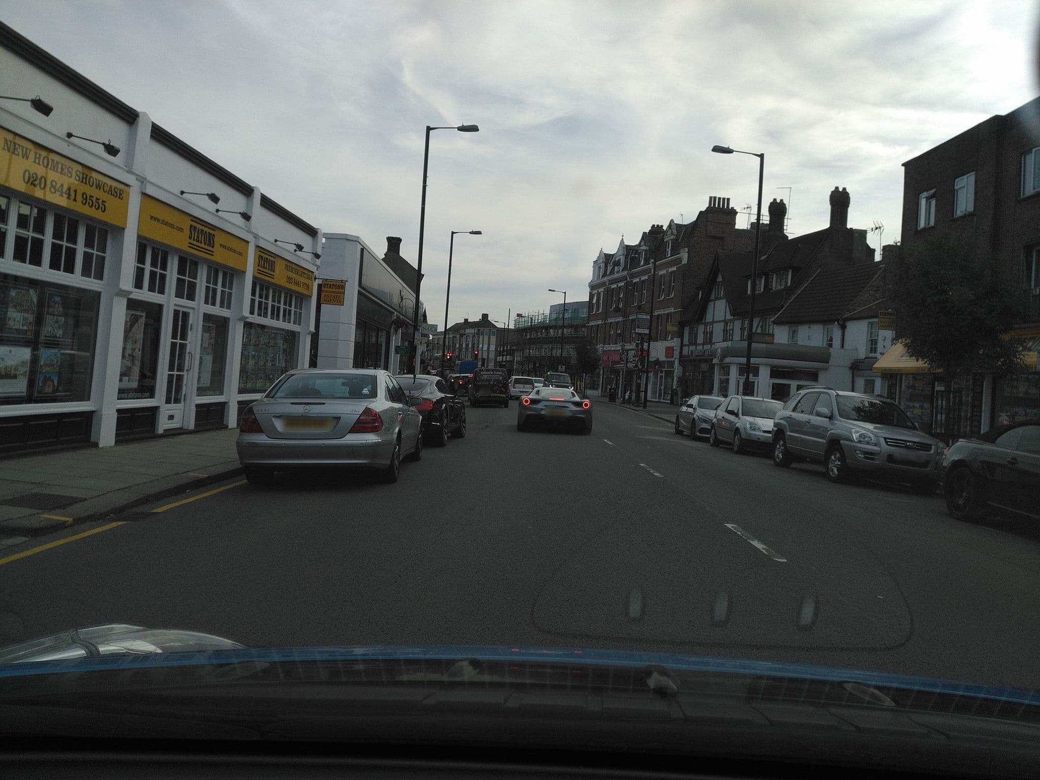 Street view near Nesbitt House Hotel, High Barnet — © zymurgic (CC BY-SA · Mapillary)
