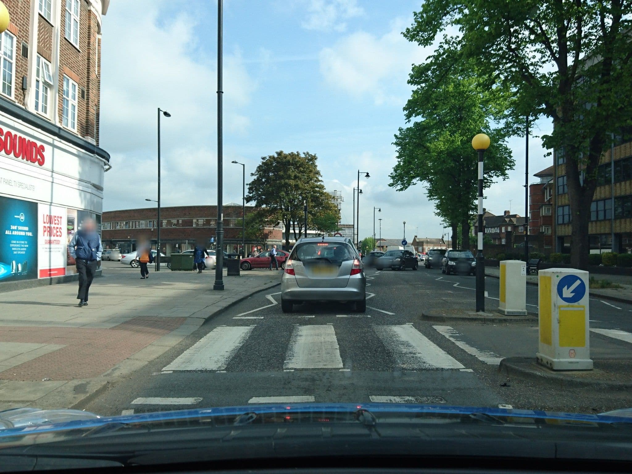 Street view near hotel, Palmers Green — © zymurgic (CC BY-SA · Mapillary)