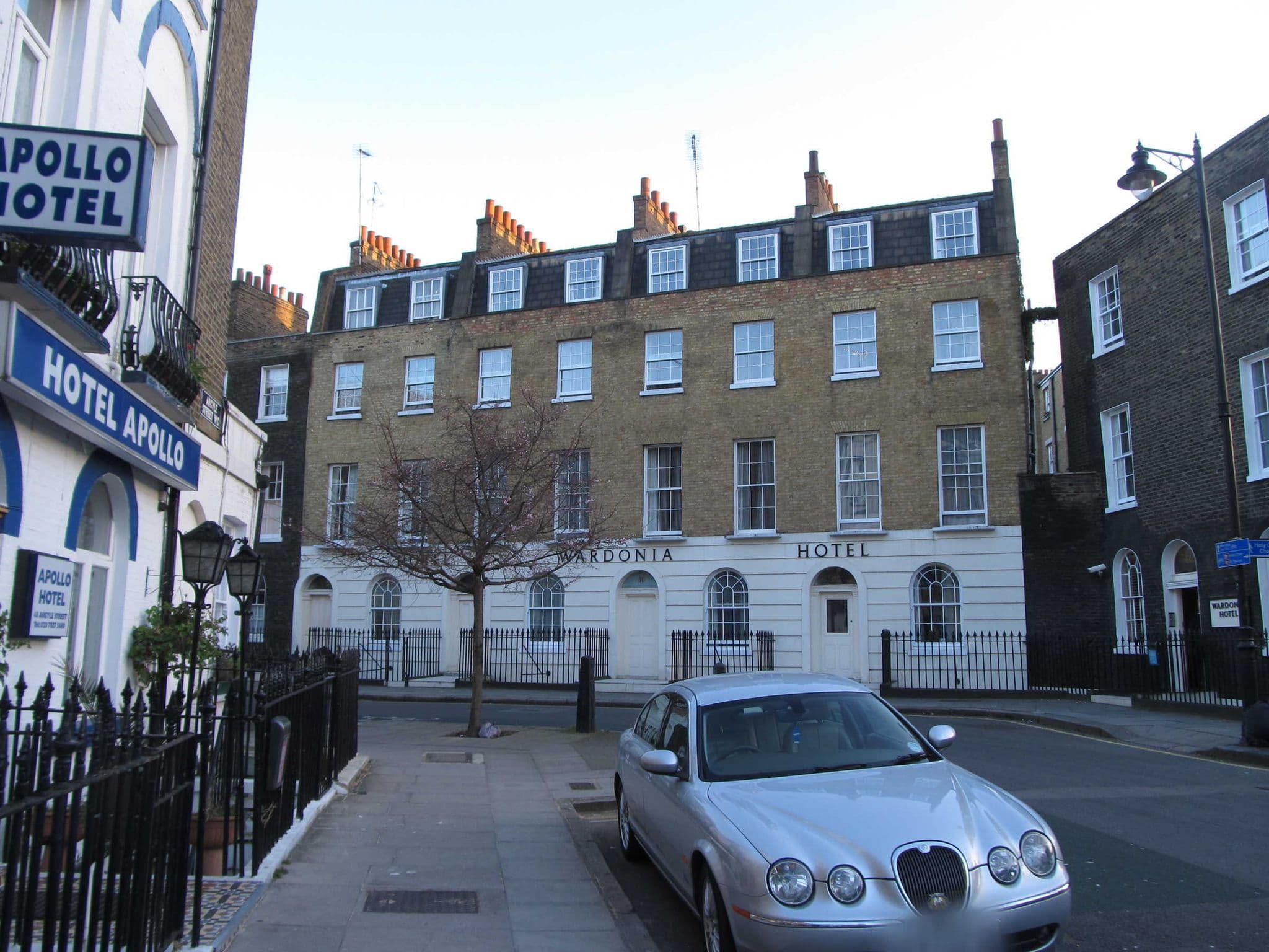 Street view near Wardonia Hotel Kings Cross, King's Cross — © sk53 (CC BY-SA · Mapillary)