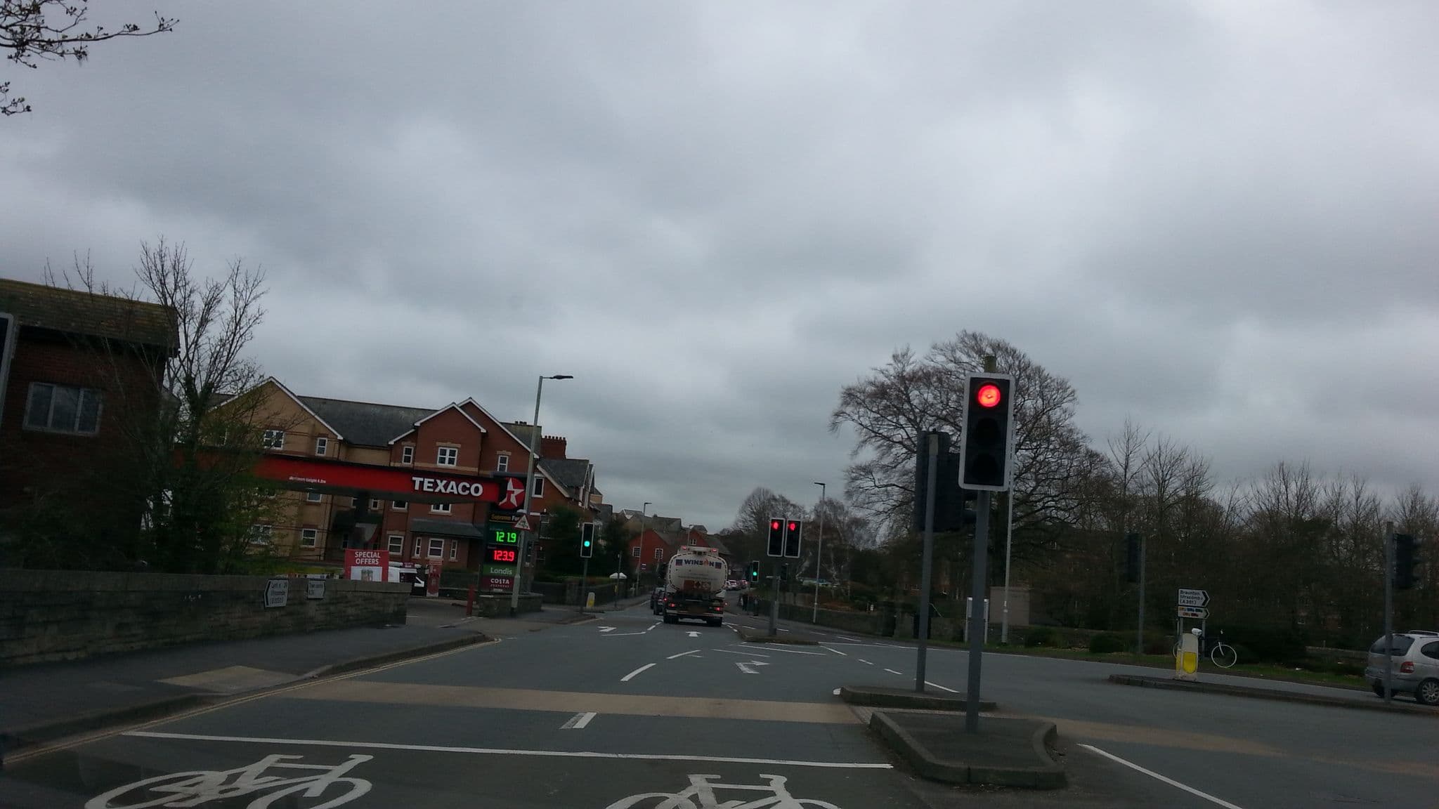 Street view near Yeo Dale Hotel, Barnstaple — © adam2 (CC BY-SA · Mapillary)