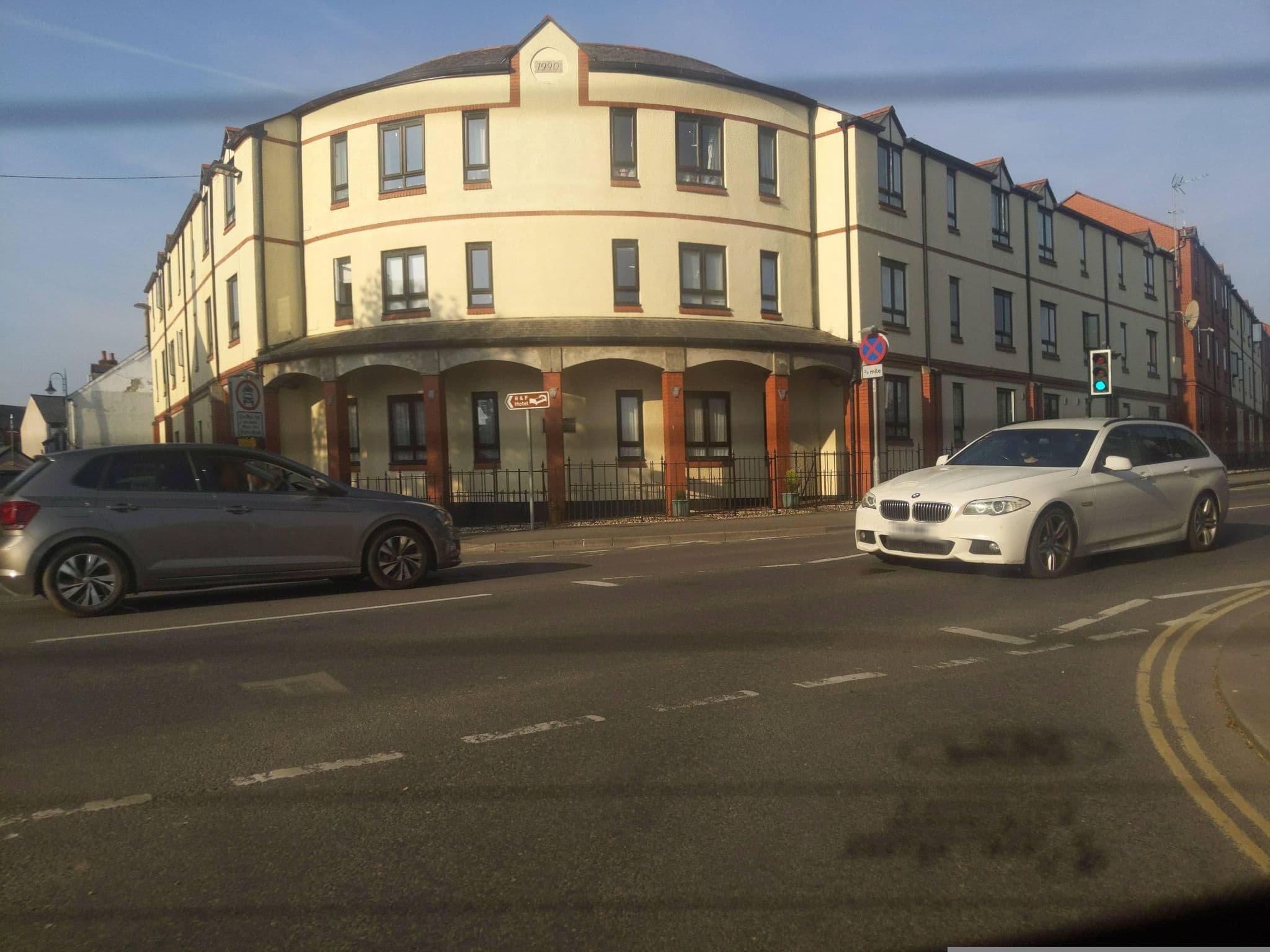 Street view near Golden Lion Tap, Barnstaple — © WaggyDog (CC BY-SA · Mapillary)