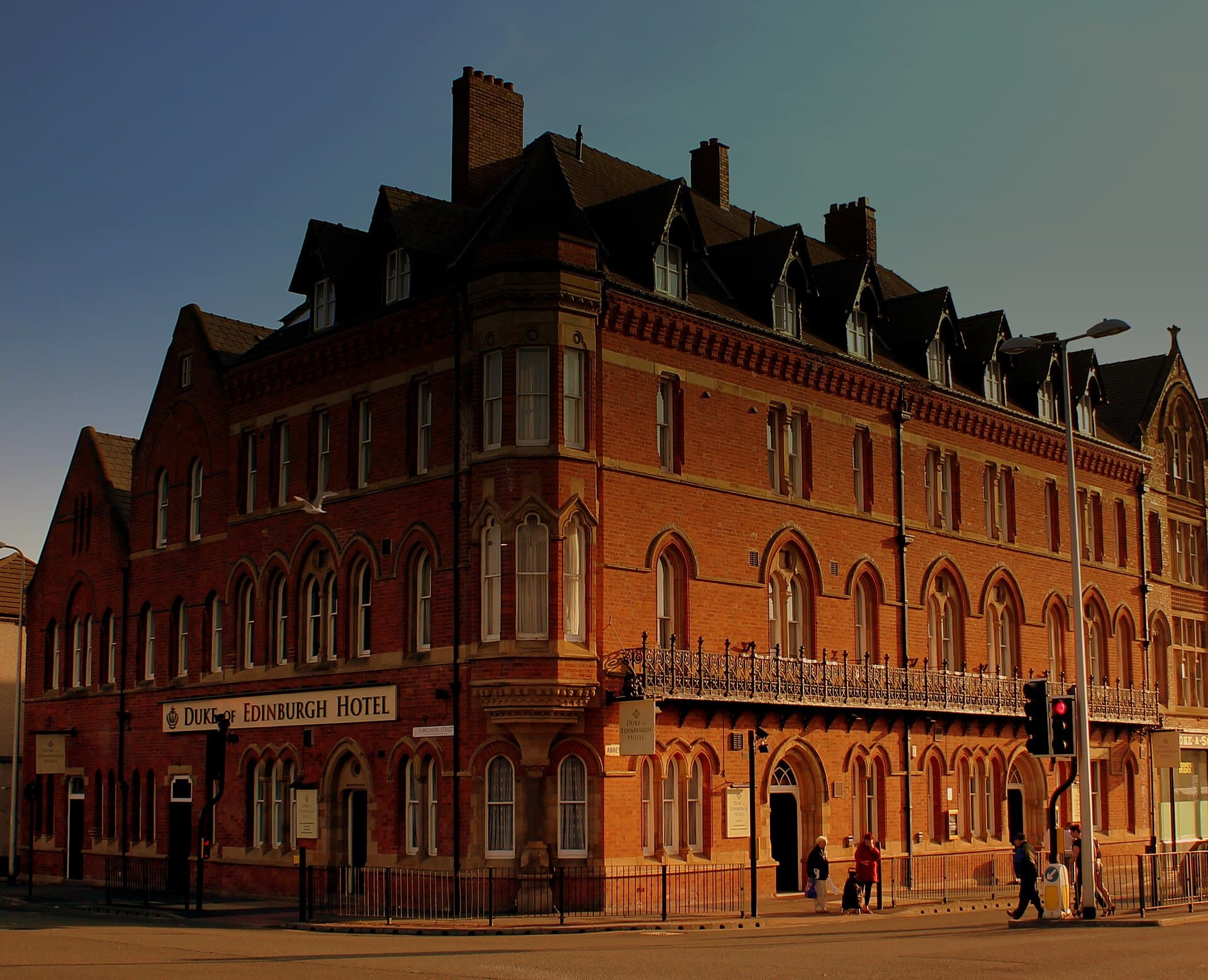 The Duke of Edinburgh Hotel (via Wikimedia Commons, CC BY-SA 2.0)