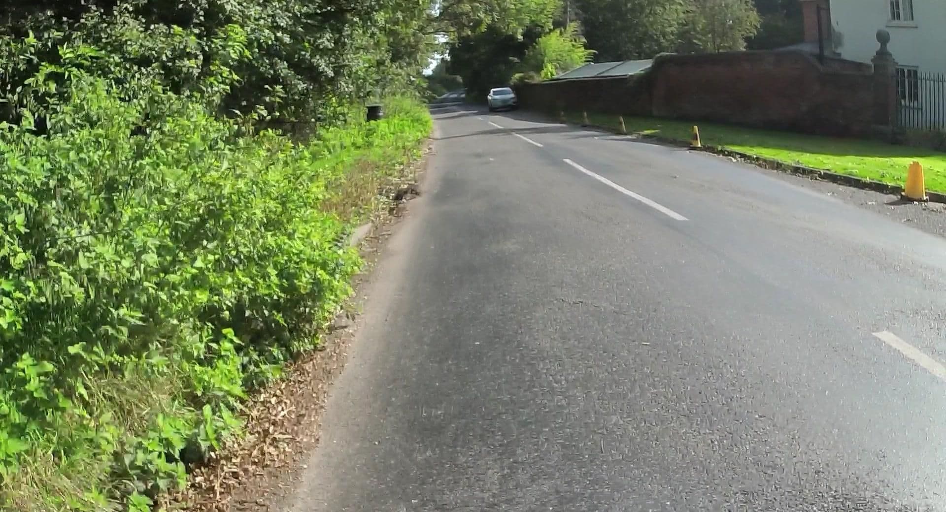 Street view near Basingstoke Lodge, Basingstoke — © jpennycook (CC BY-SA · Mapillary)