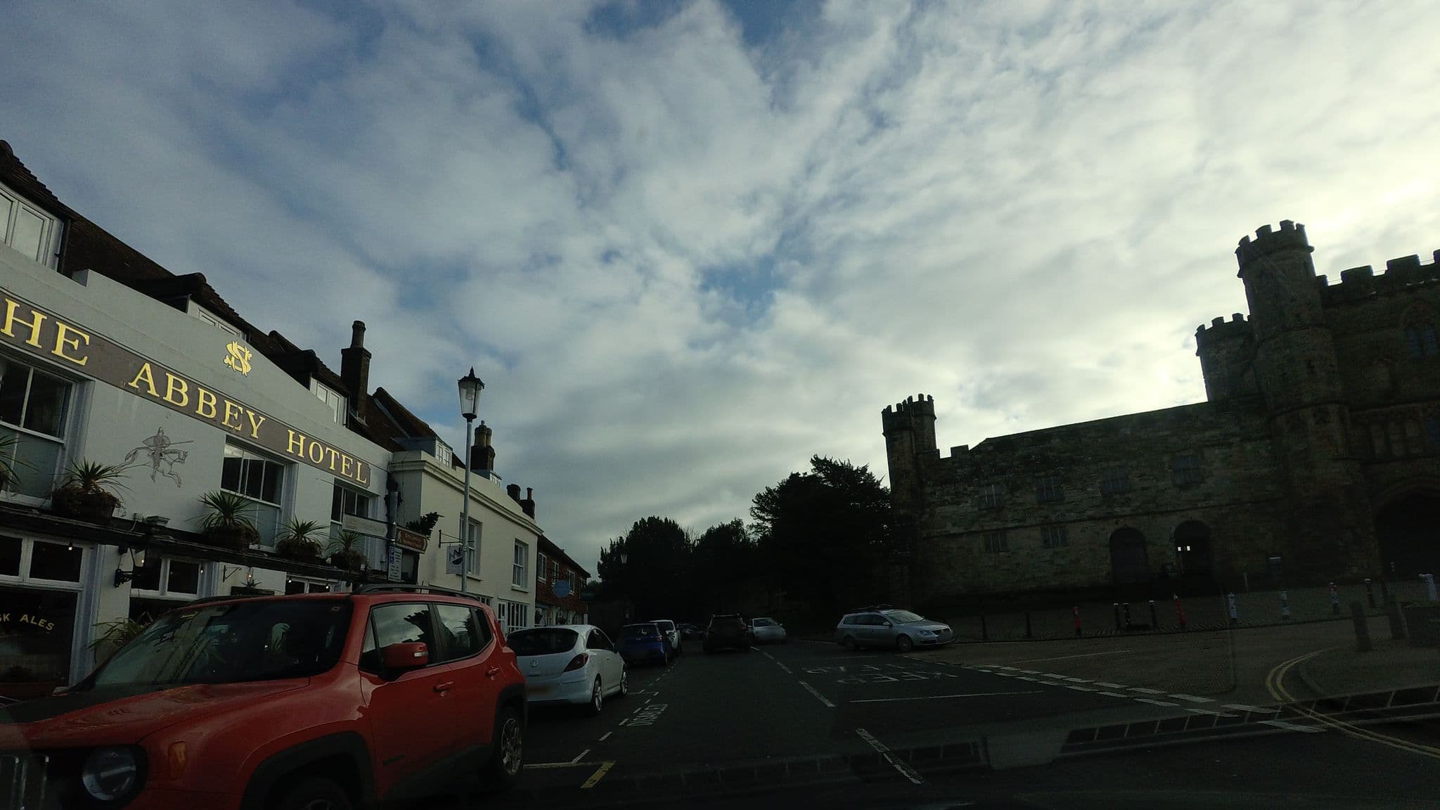 Street view near Abbey Hotel, Battle — © tallguy (CC BY-SA · Mapillary)