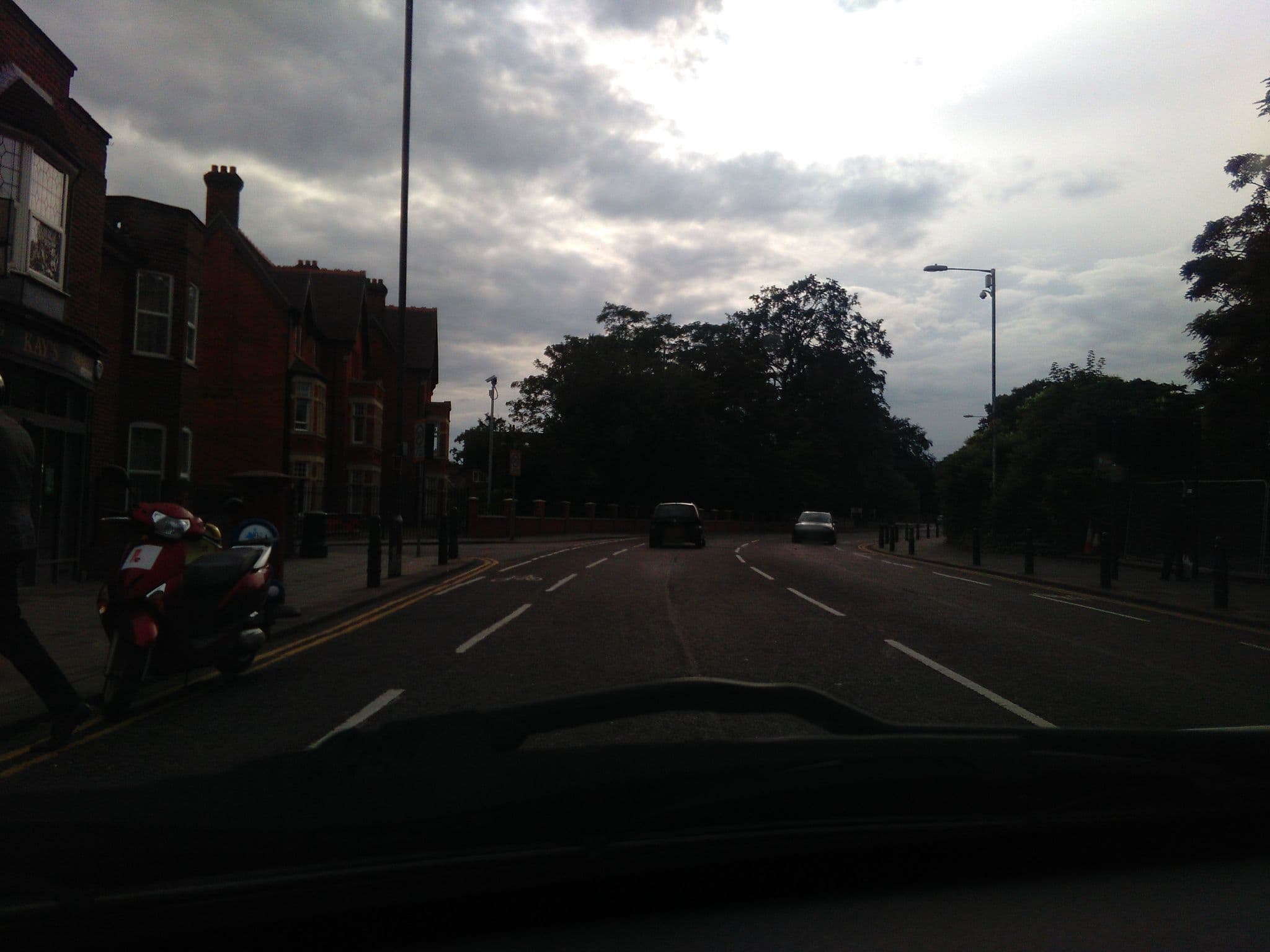 Street view near The Ship Inn, Bedford — © ris (CC BY-SA · Mapillary)