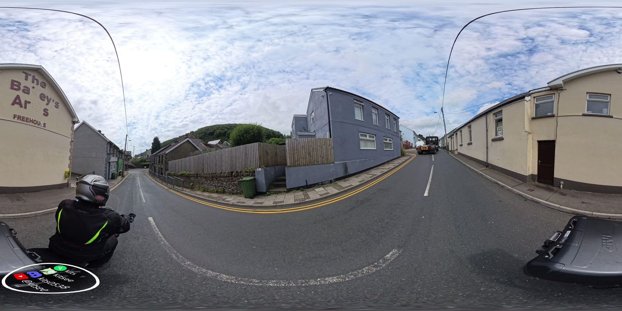 Street view near Bailey Arms Hotel, Deri — © kits (CC BY-SA · Mapillary)