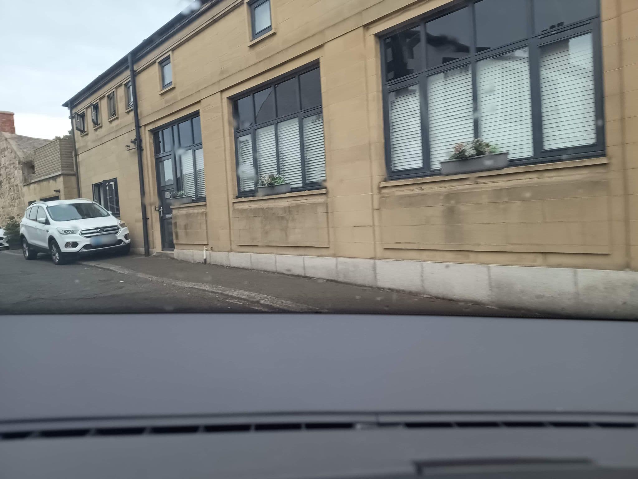 Street view near Black Swan Hotel, Belford — © zuse (CC BY-SA · Mapillary)