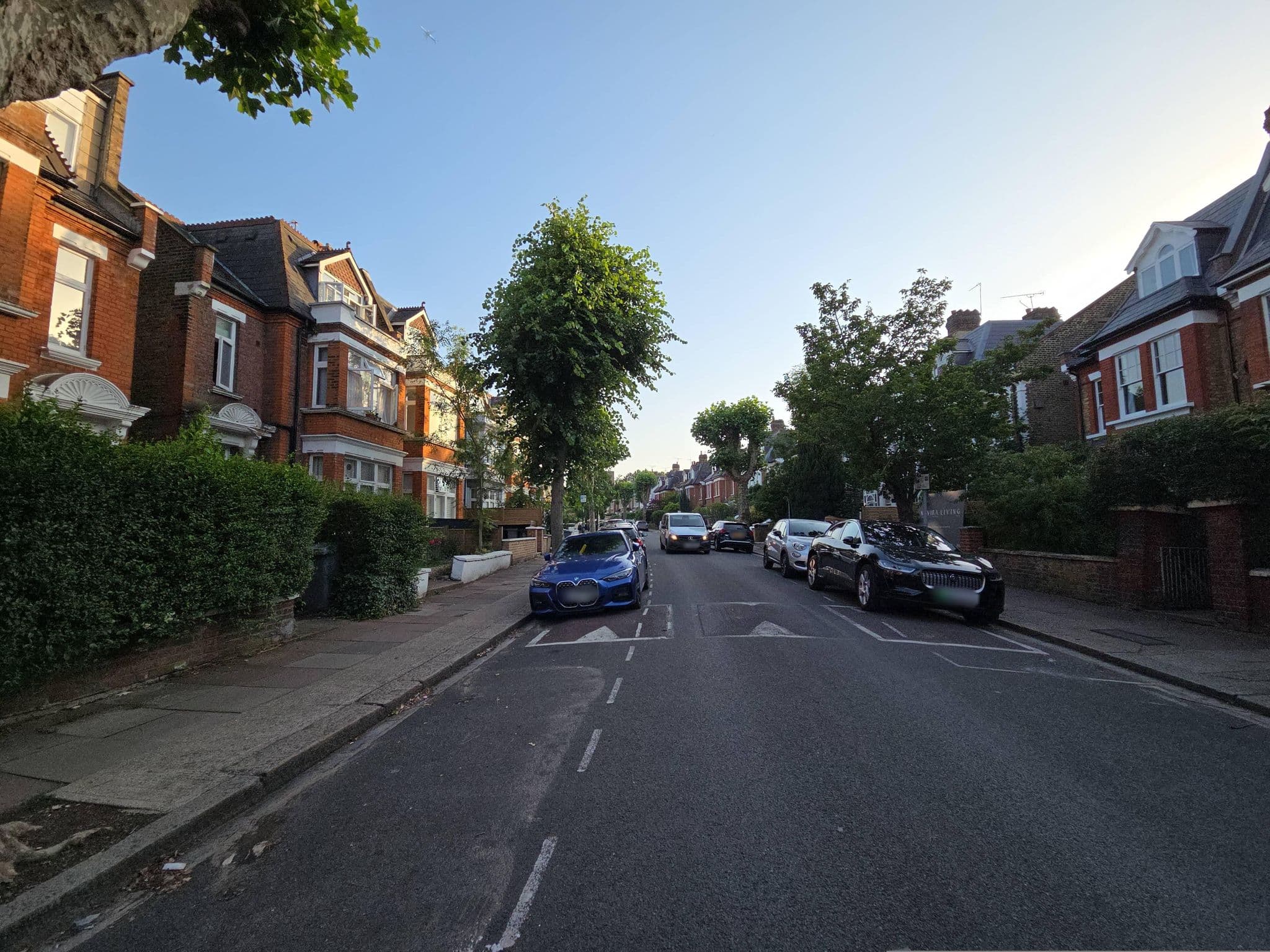 Street view near Centrel to london single bed room quiet home with host and breakfast - Single Room, Kilburn — © Roufster (CC BY-SA · Mapillary)
