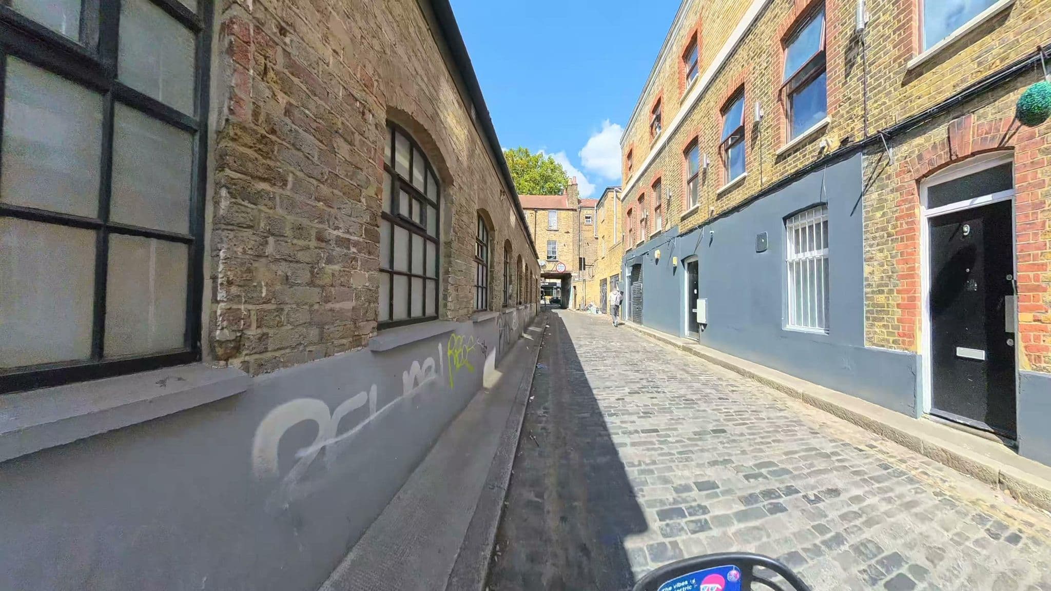 Street view near The Residence London city, Stepney — © athuler (CC BY-SA · Mapillary)