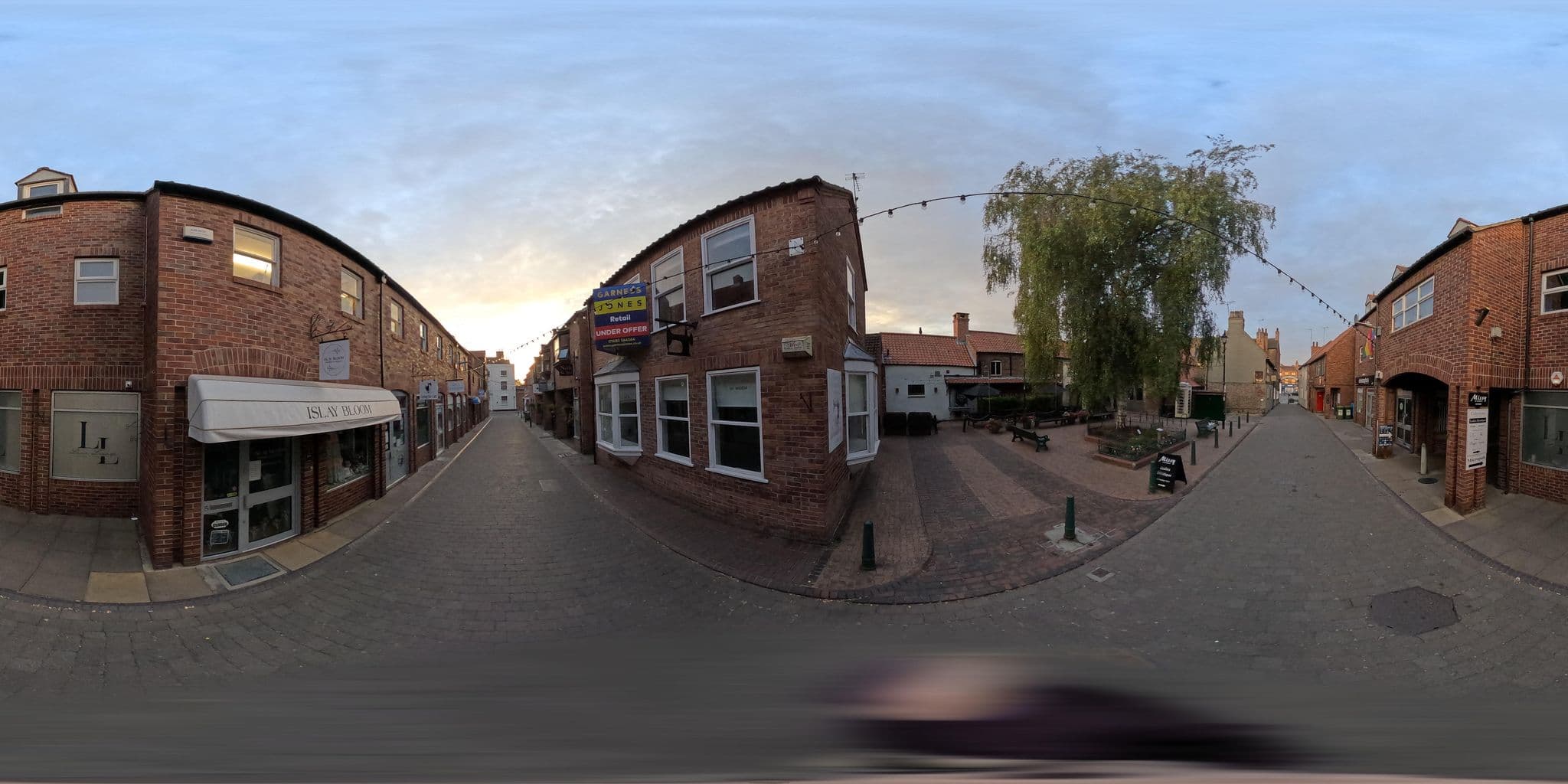 Street view near Kings Head by Marston's Inns, Beverley — © aidan573 (CC BY-SA · Mapillary)